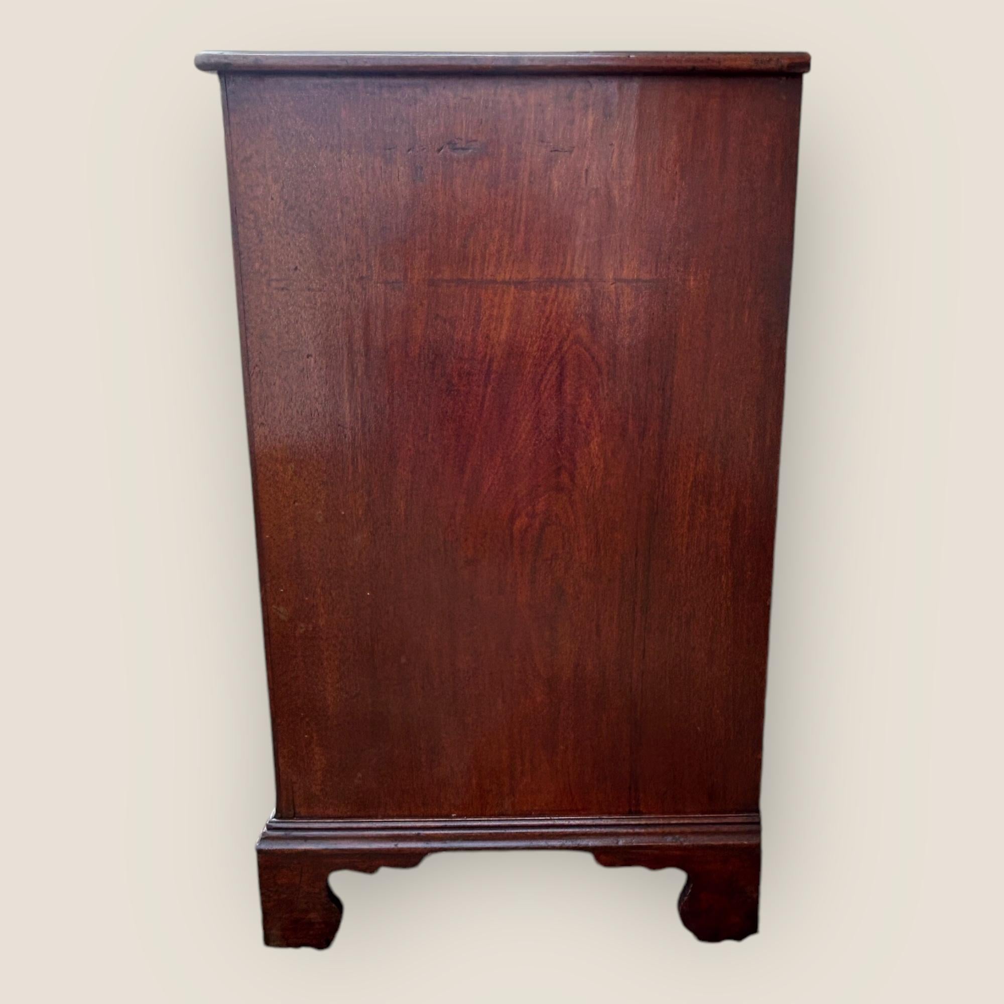 Commode en acajou George III en vente 1