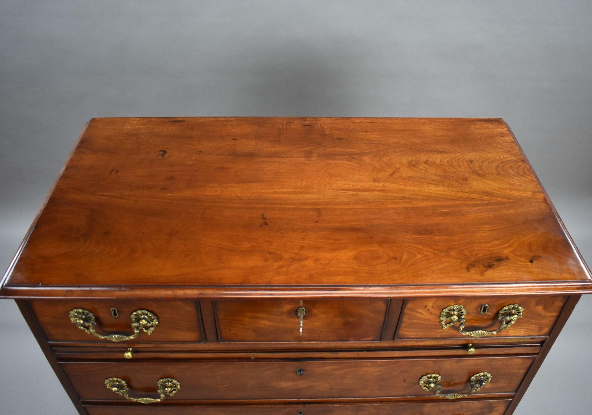 George III Mahogany Chest of Drawers For Sale 2