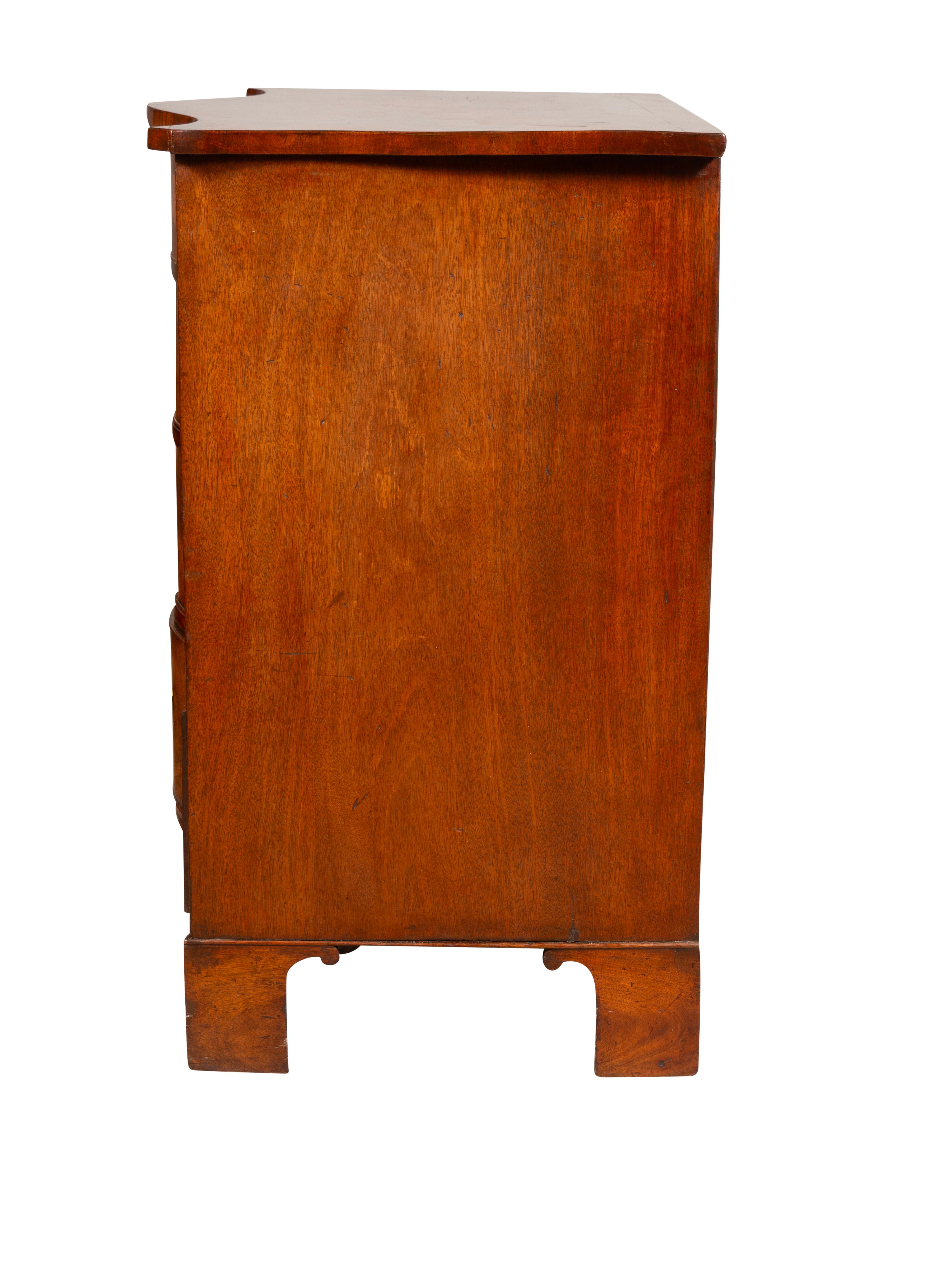 Cassettiera in mogano di Giorgio III in vendita 1