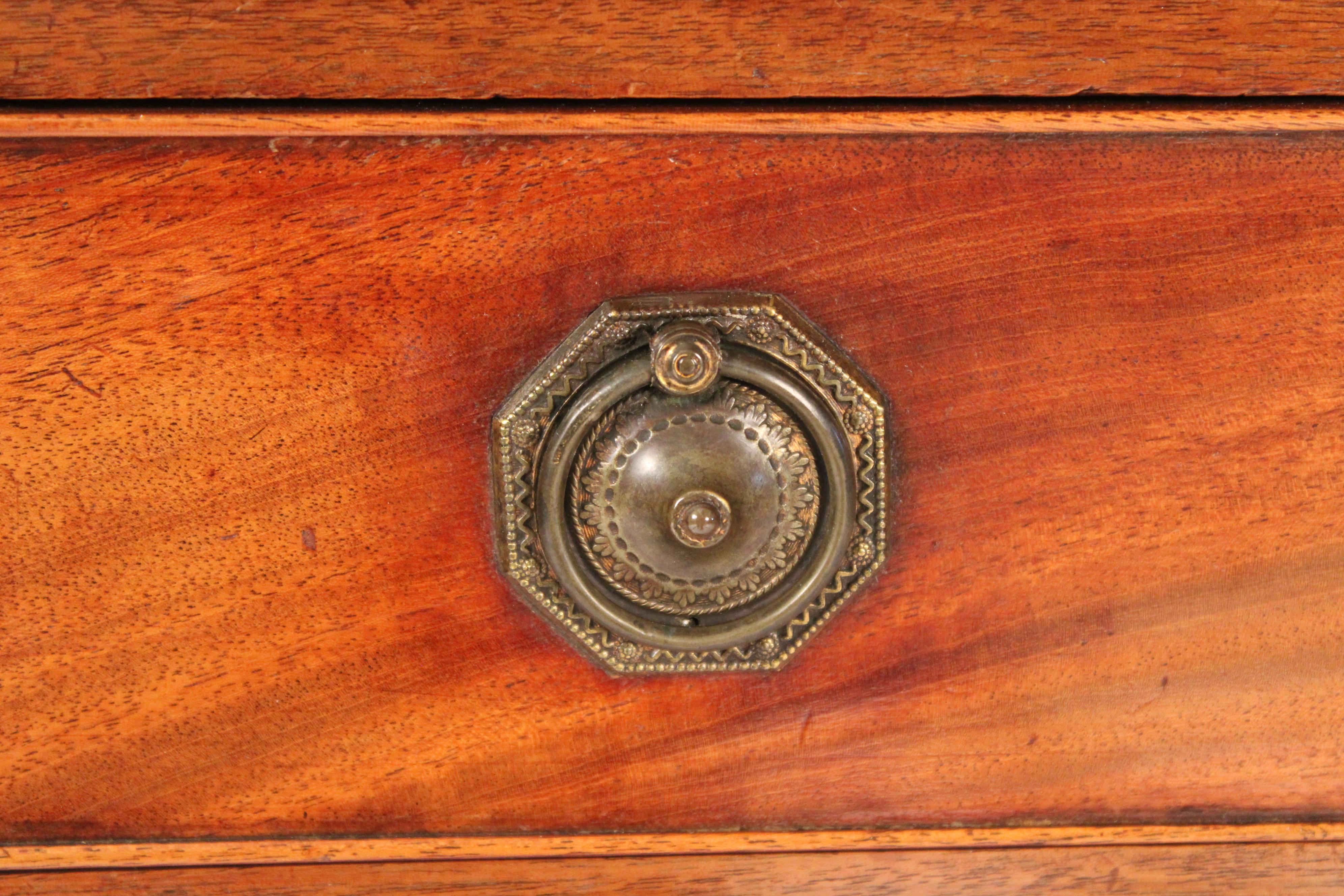 Cassettiera in mogano di Giorgio III in vendita 2