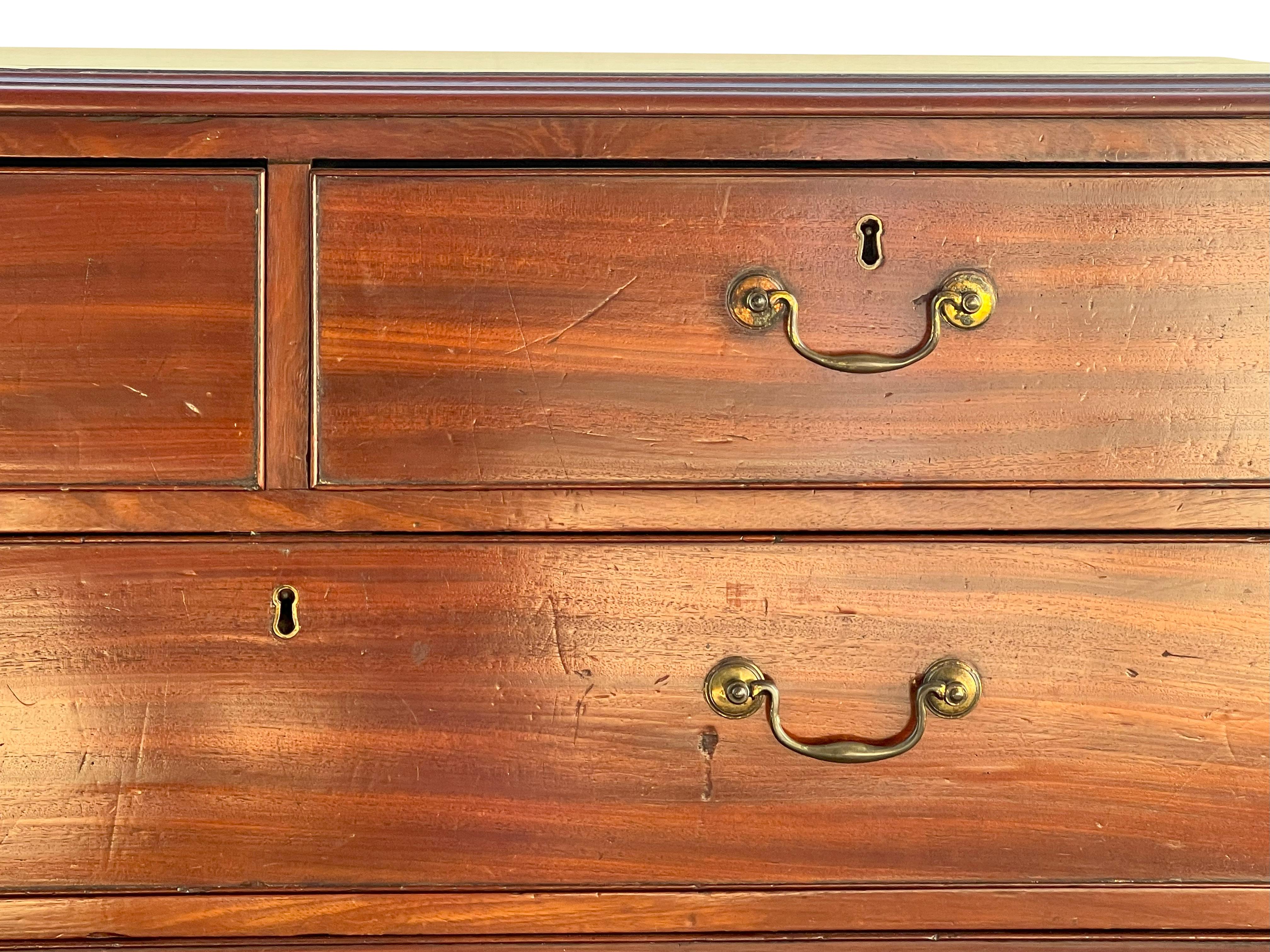 George III Mahogany Chest Of Drawers For Sale 2