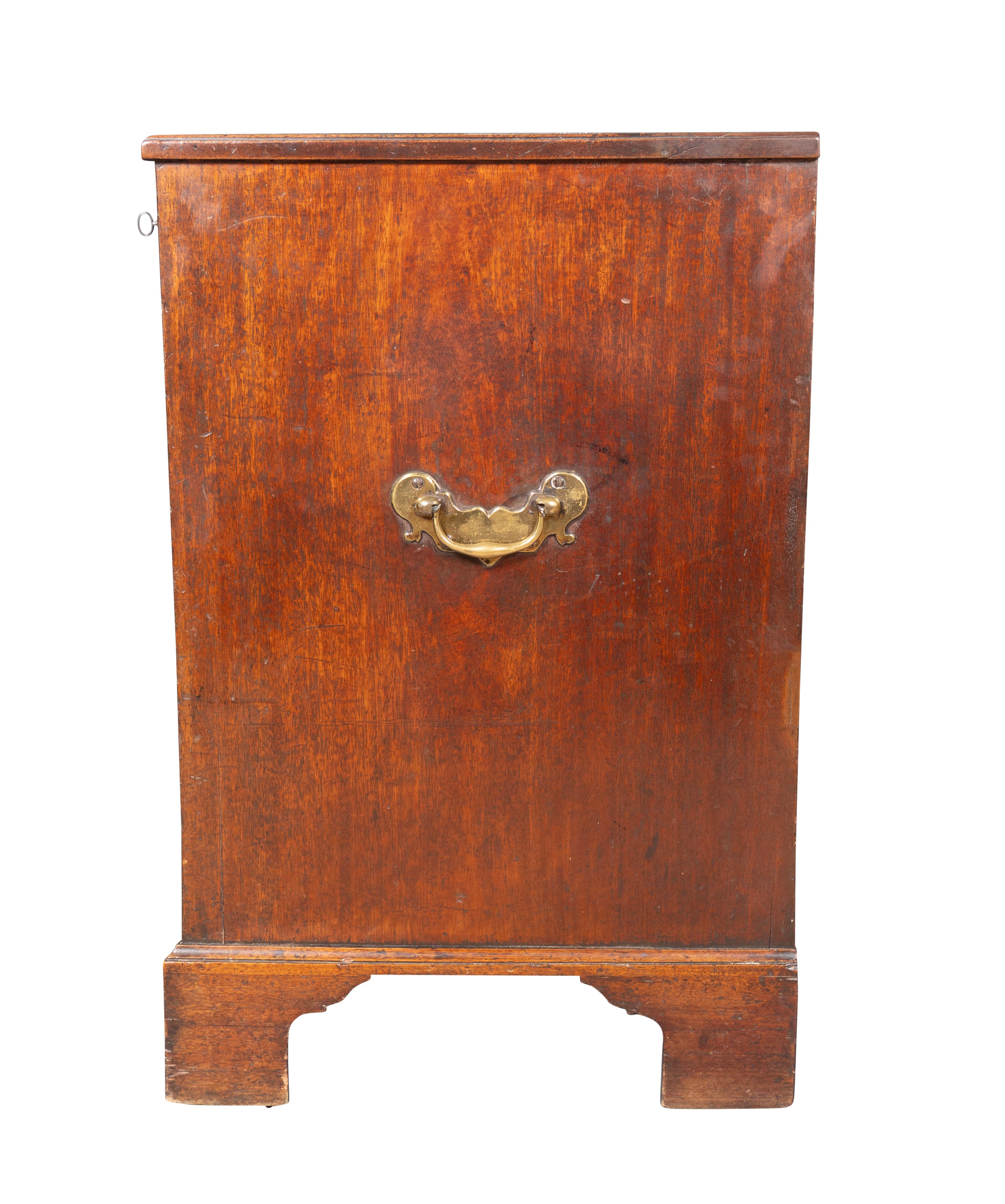 George III Mahogany Chest Of Drawers For Sale 3