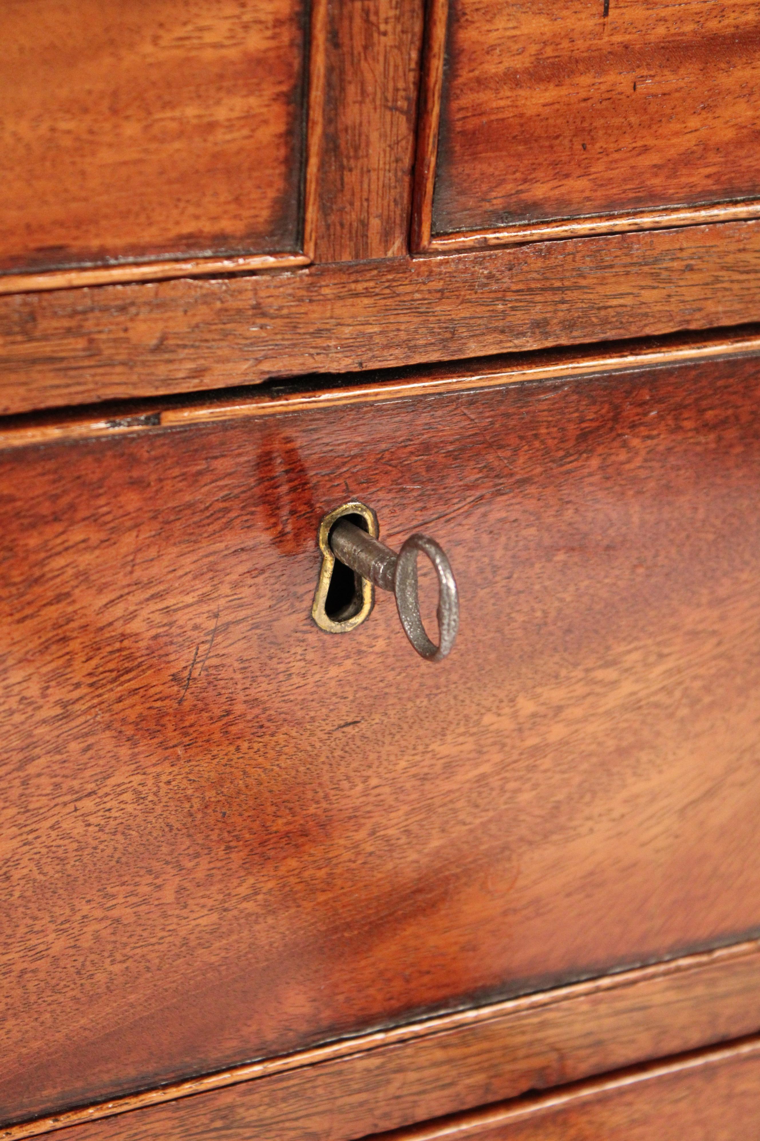 Cassettiera in mogano di Giorgio III in vendita 3