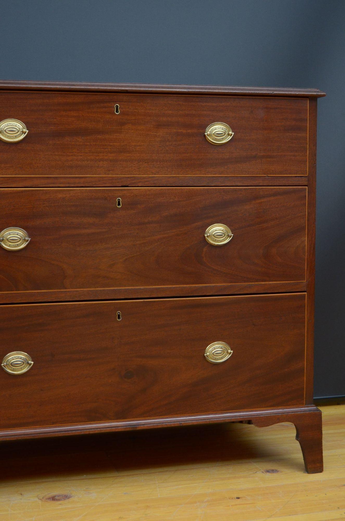 George III Mahogany Chest of Drawers For Sale 4