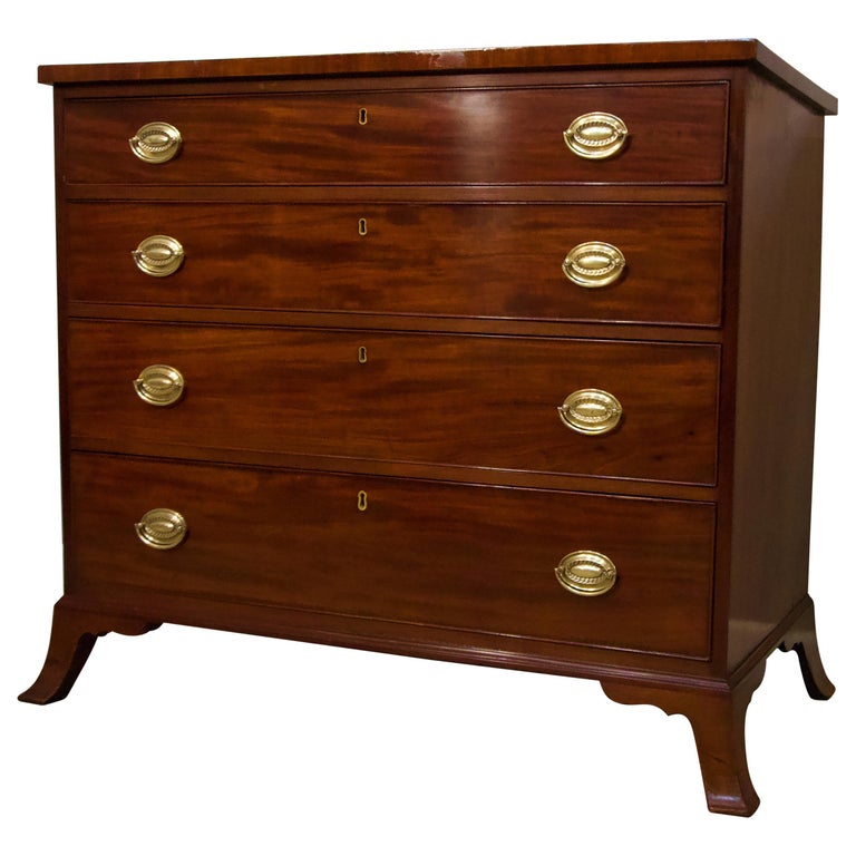 George III Mahogany Chest of Drawers For Sale