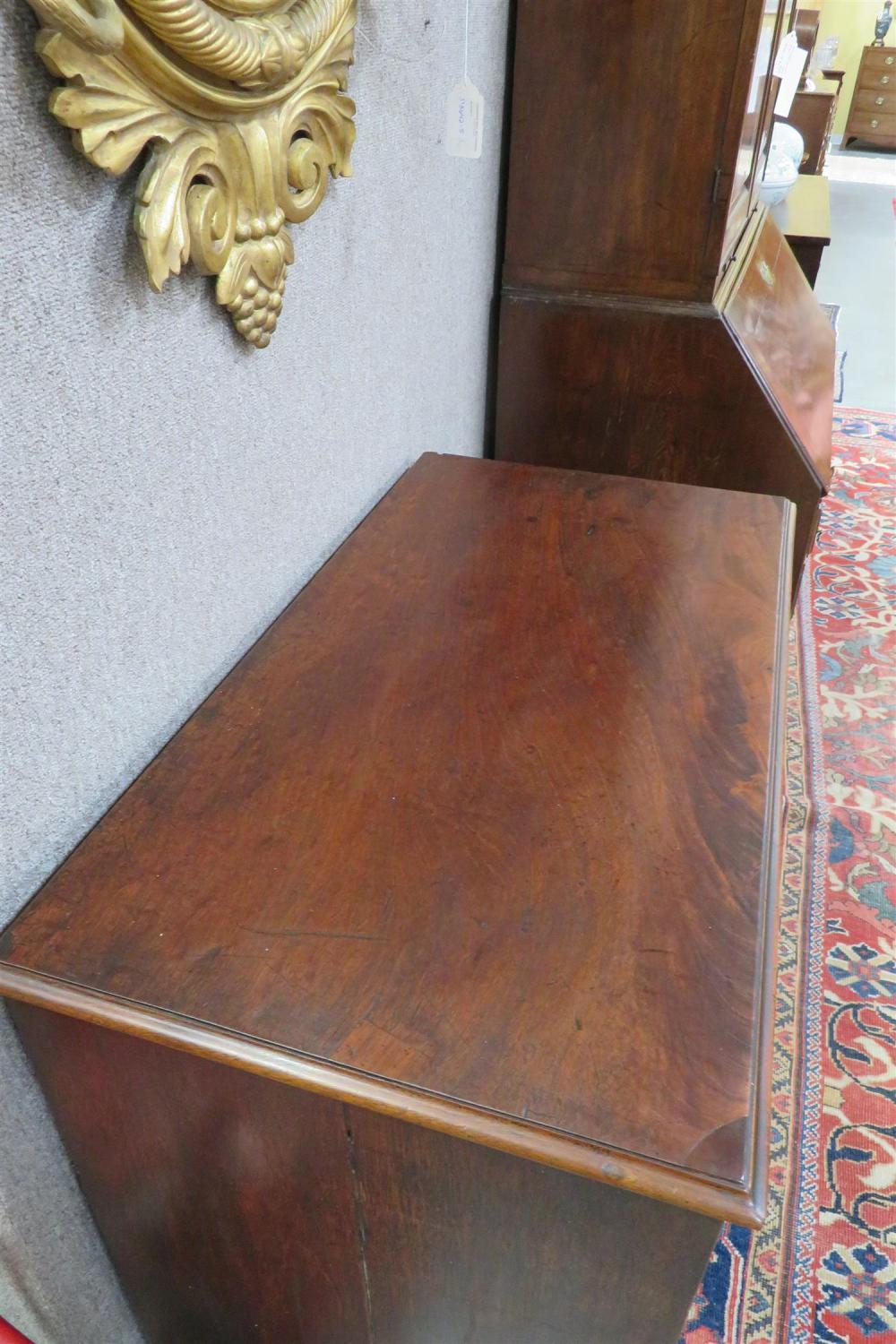 Mogano Cassettone in mogano di Giorgio III, due cassetti su tre, circa 1820 in vendita