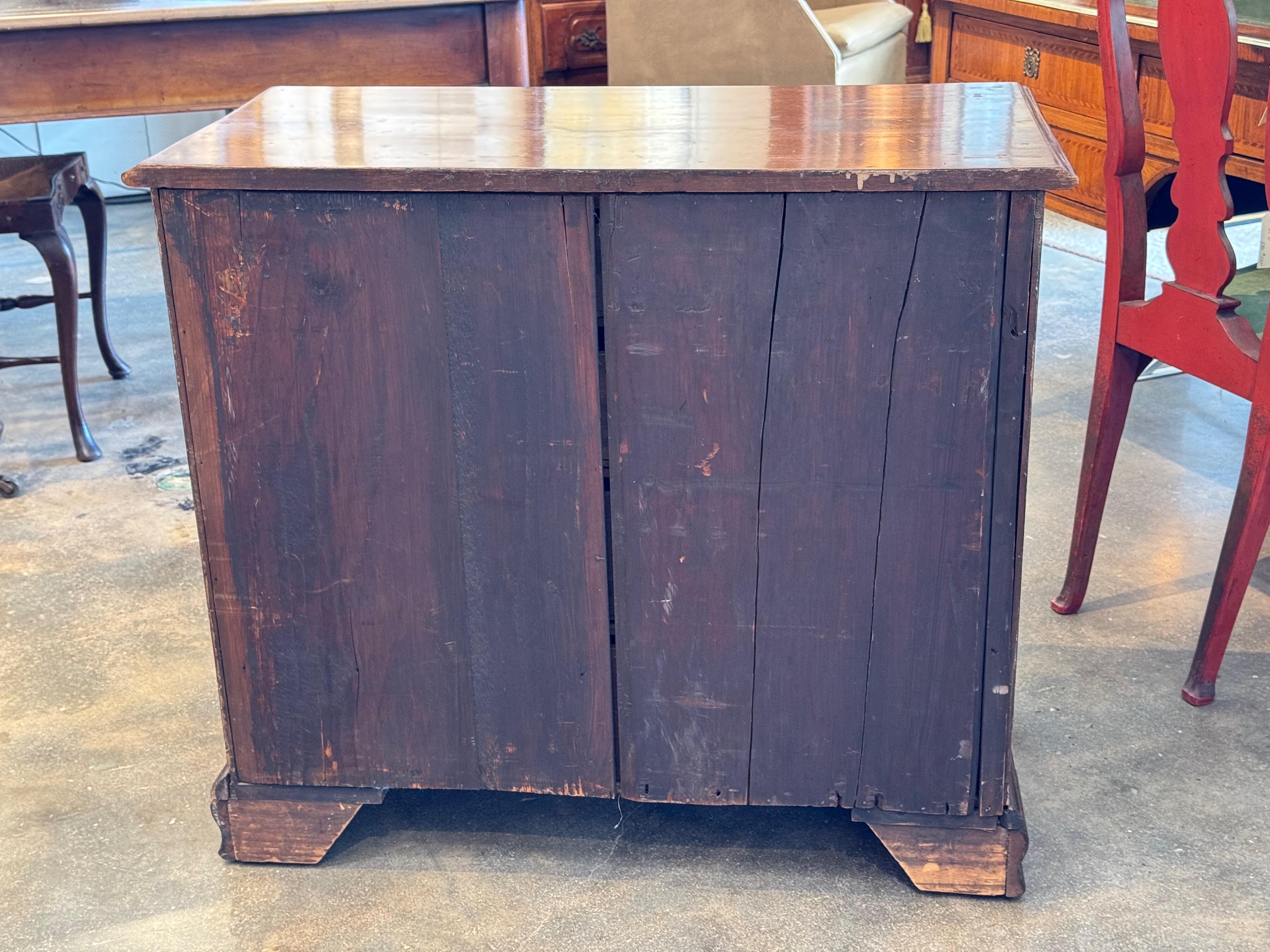 Cómoda de caoba Jorge III con patas de ménsula en venta 1
