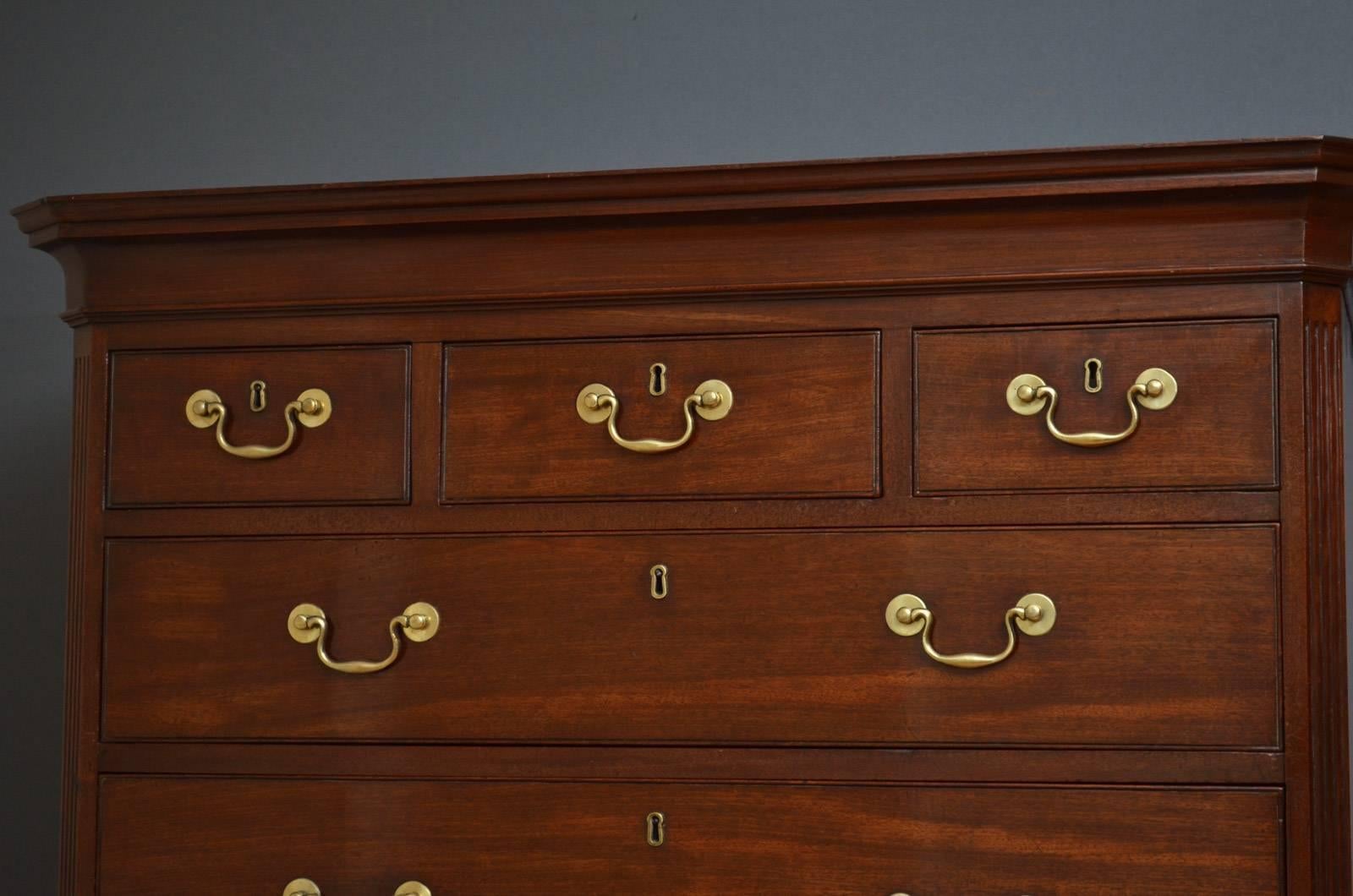 Sn4266 fine quality Georgian chest on chest in mahogany, having cavetto cornice above three short, six long oak lined and cockbeaded drawers and brushing slide, all fitted with original brass handles and flanked by reeded pilasters at the top,