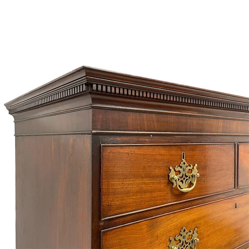 English George III mahogany Chest on Chest For Sale