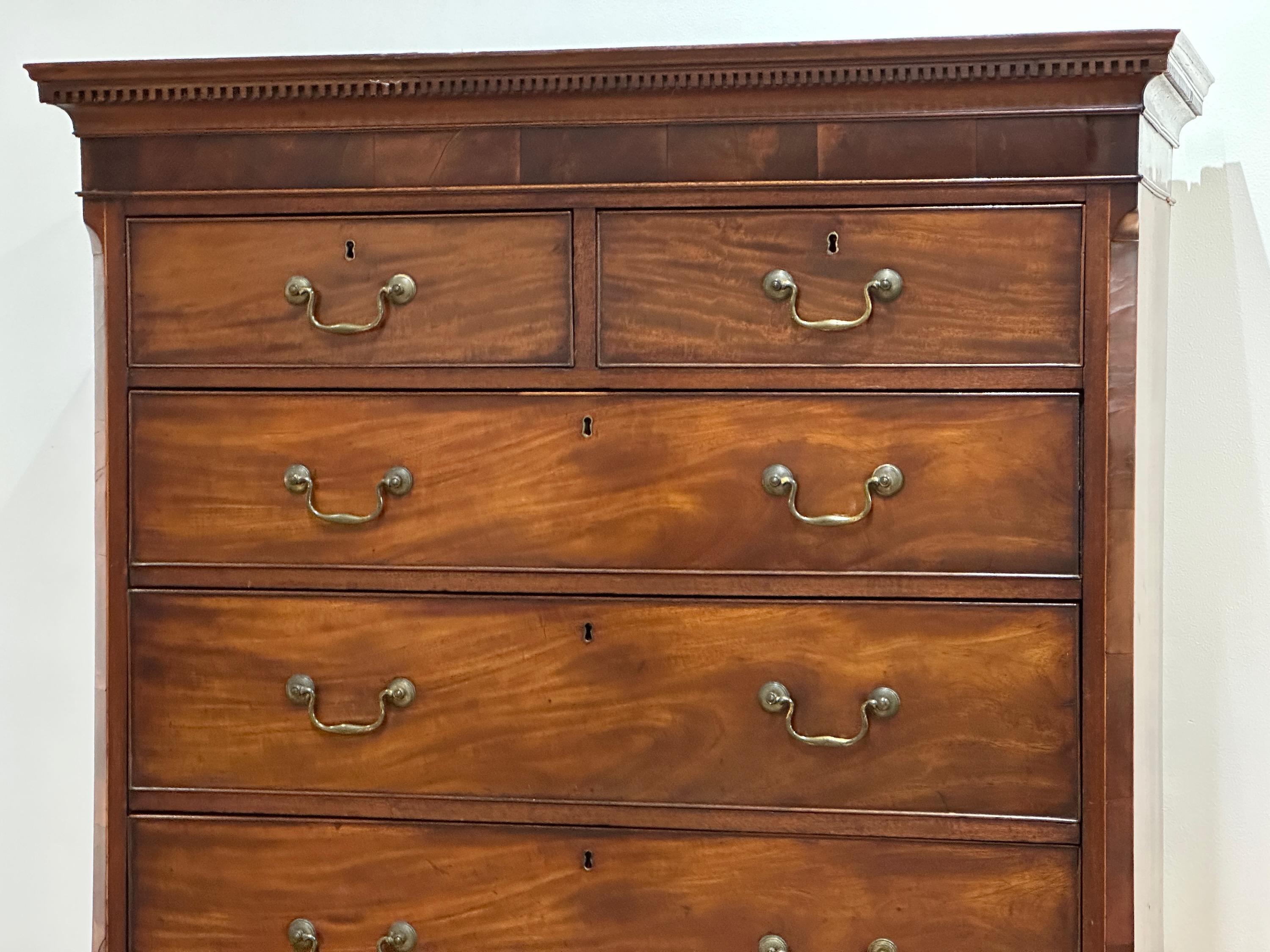 George III Mahogany Chest on Chest In Good Condition In Kilmarnock, VA