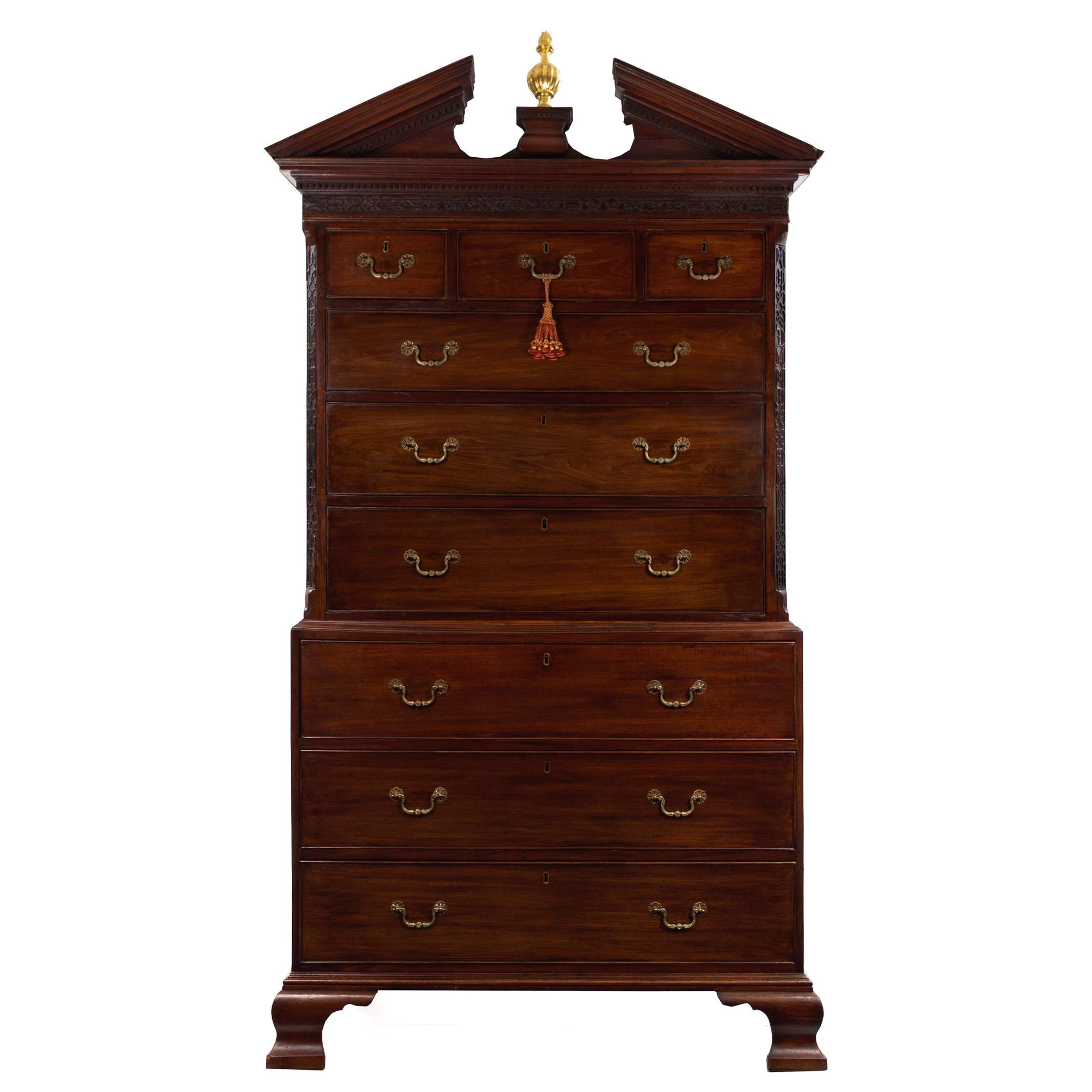 George III Mahogany Chest-on-Chest of Drawers, England, circa 1760 13