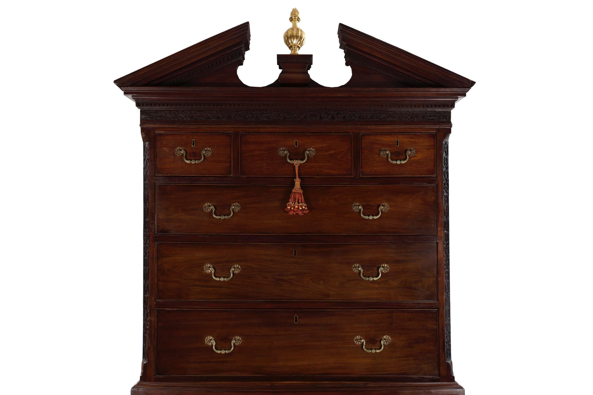 18th Century and Earlier George III Mahogany Chest-on-Chest of Drawers, England, circa 1760