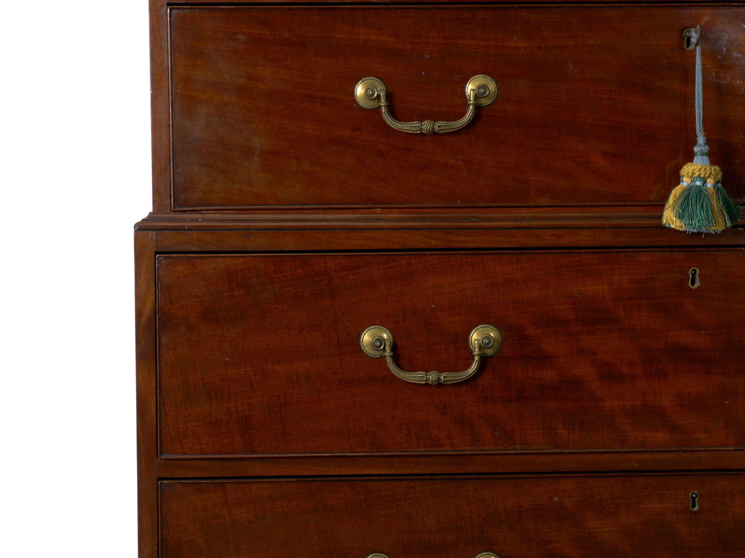 George III Mahogany Chest-on-Chest of Drawers, England, circa 1800 6