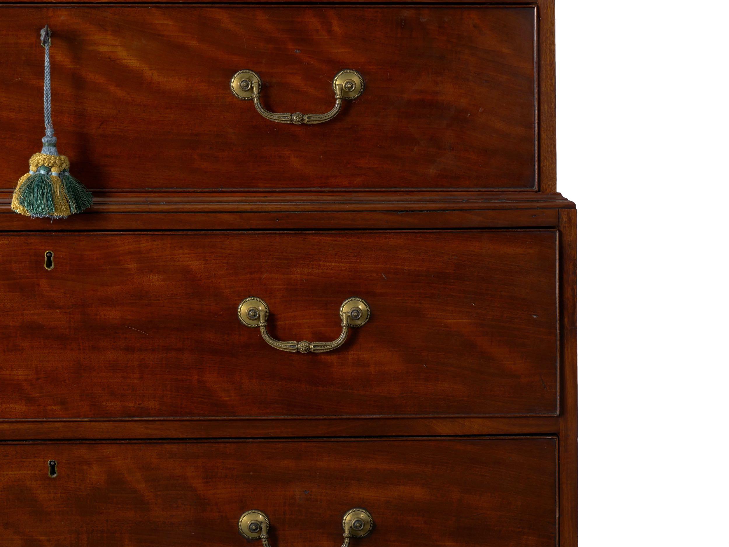 George III Mahogany Chest-on-Chest of Drawers, England, circa 1800 7