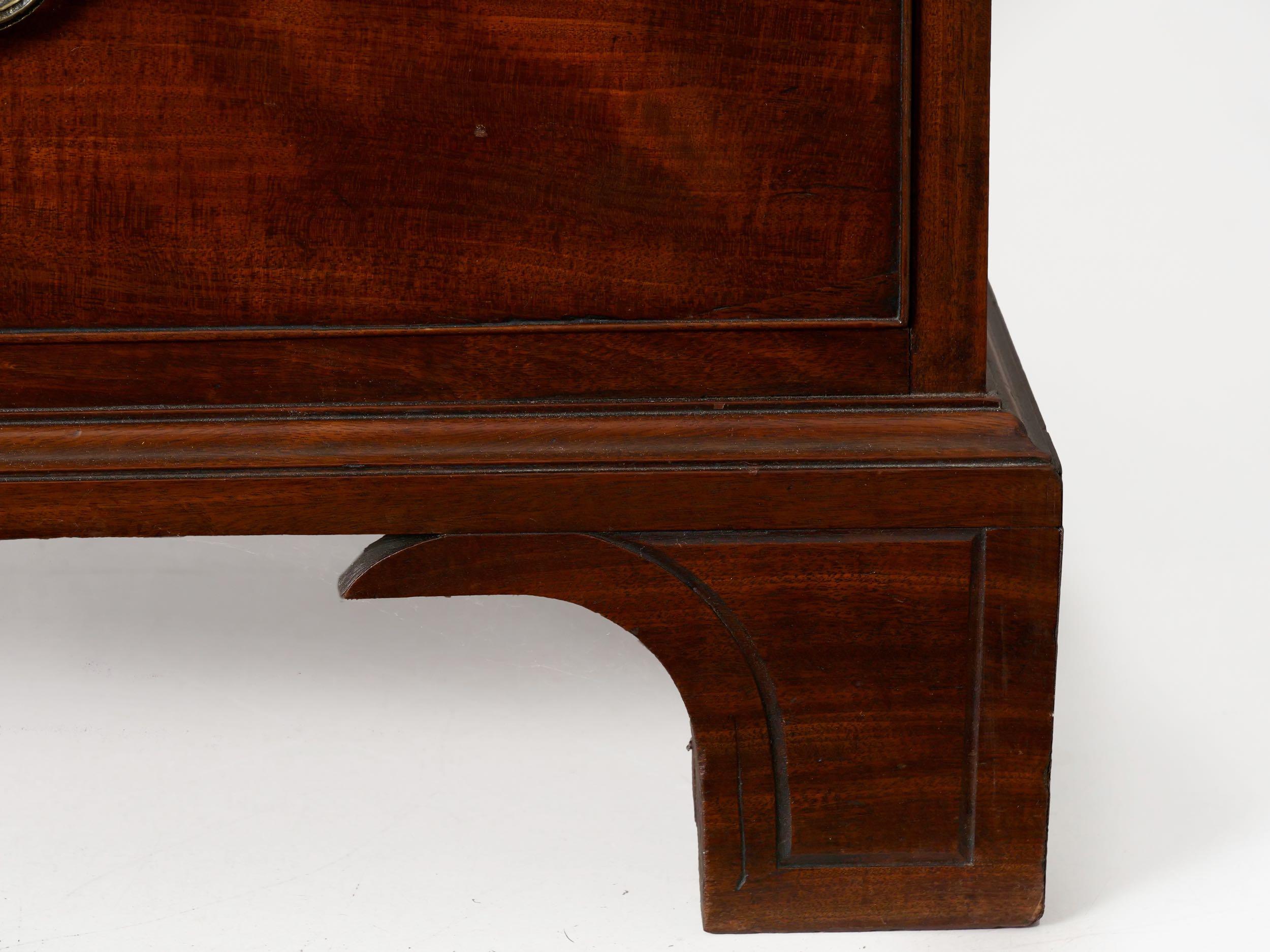 George III Mahogany Chest-on-Chest of Drawers, England, circa 1800 13