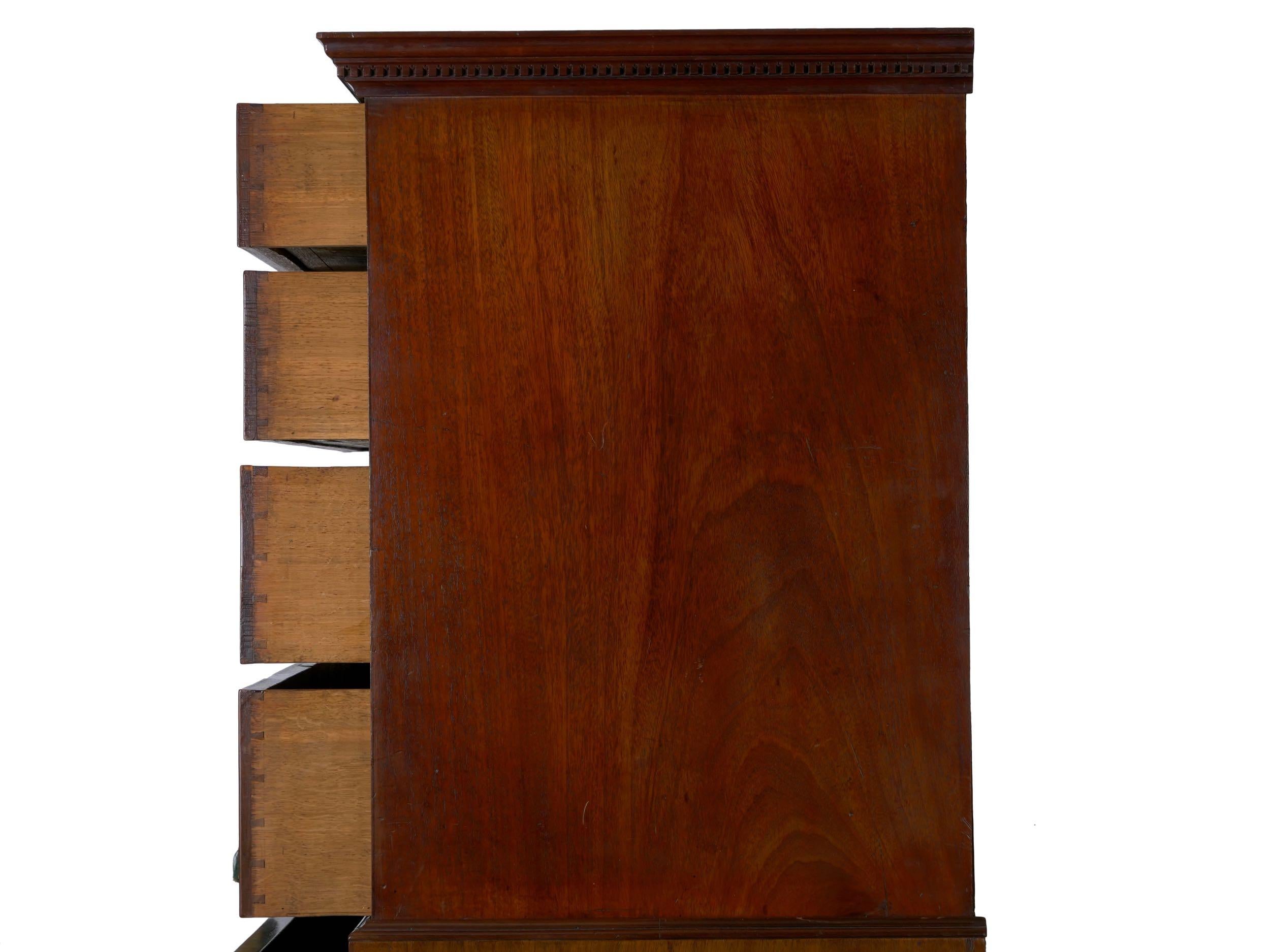 George III Mahogany Chest-on-Chest of Drawers, England, circa 1800 2