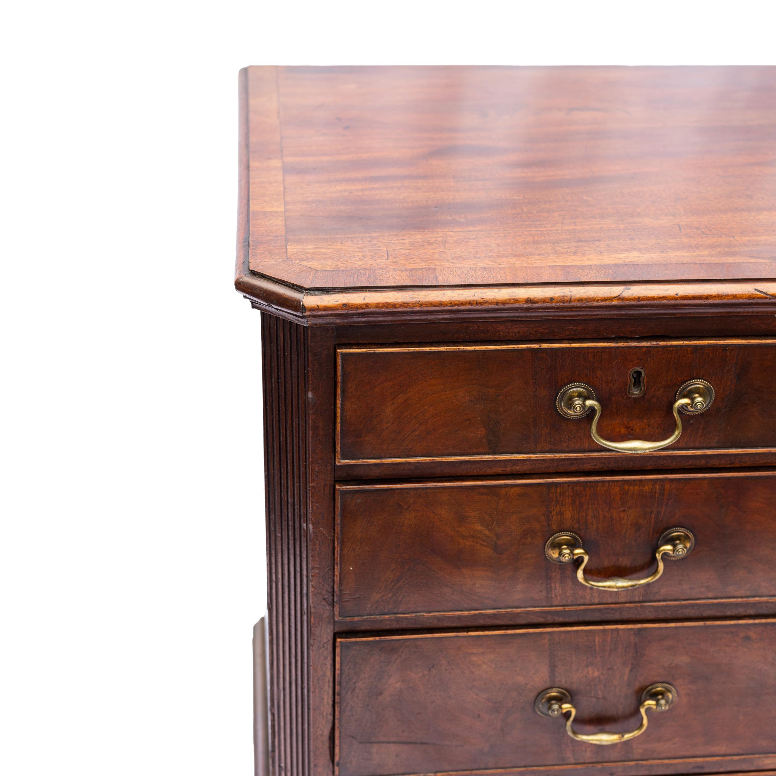 George III Mahogany Chest with Banded Top, Canted Corners, and Reeded Posts,  For Sale 6