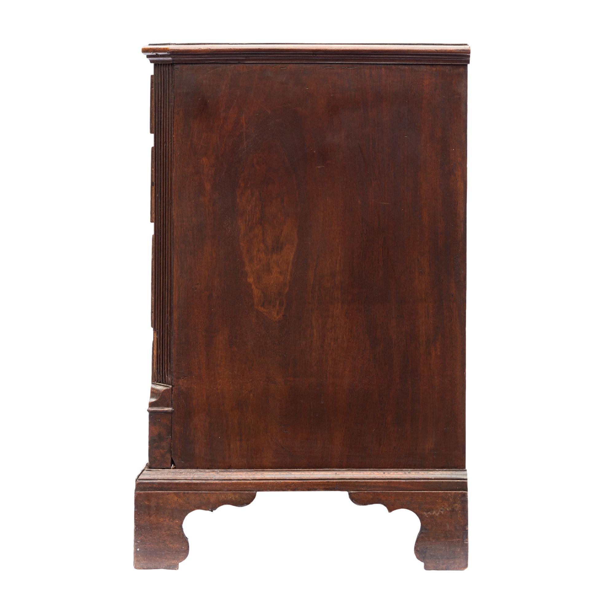 George III Mahogany Chest with Banded Top, Canted Corners, and Reeded Posts,  In Good Condition For Sale In Banner Elk, NC