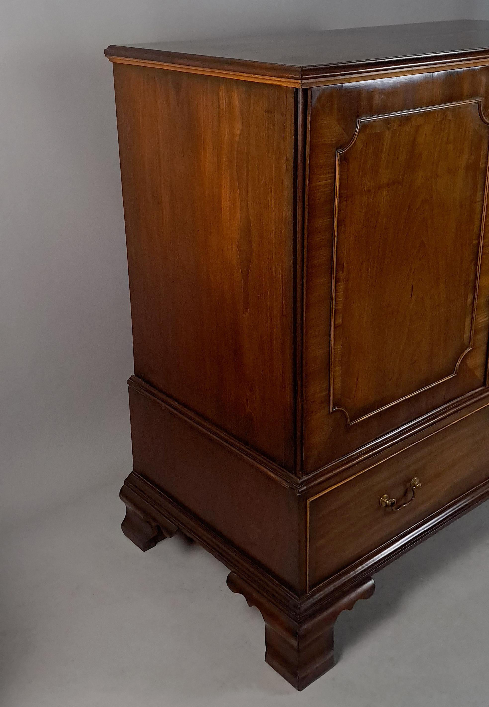 Prensa de lino enana de caoba 'Chippendale' de Jorge III c. 1770 en venta 2