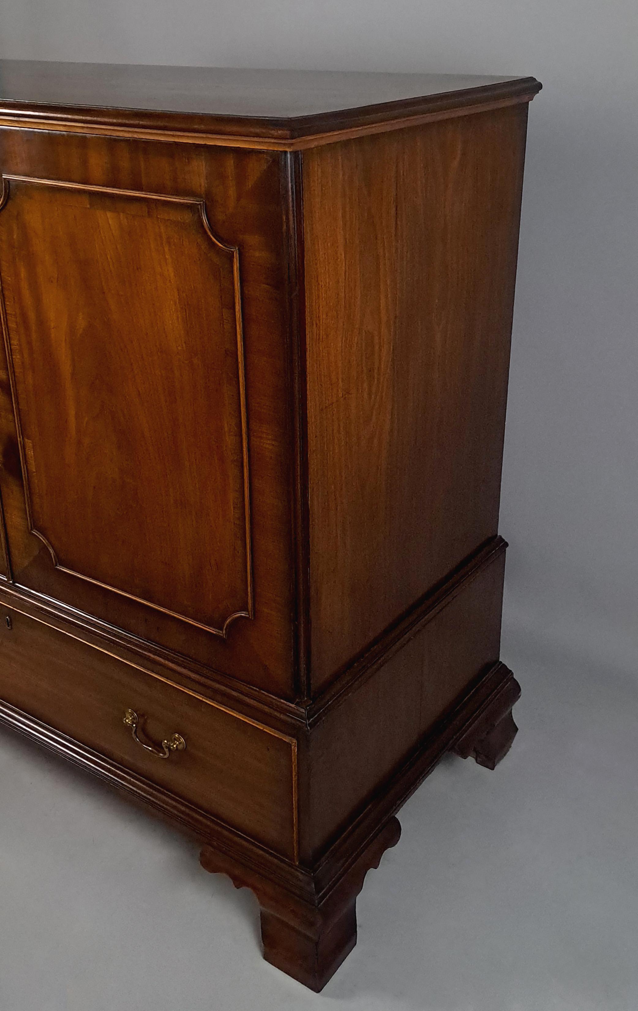 Prensa de lino enana de caoba 'Chippendale' de Jorge III c. 1770 en venta 3