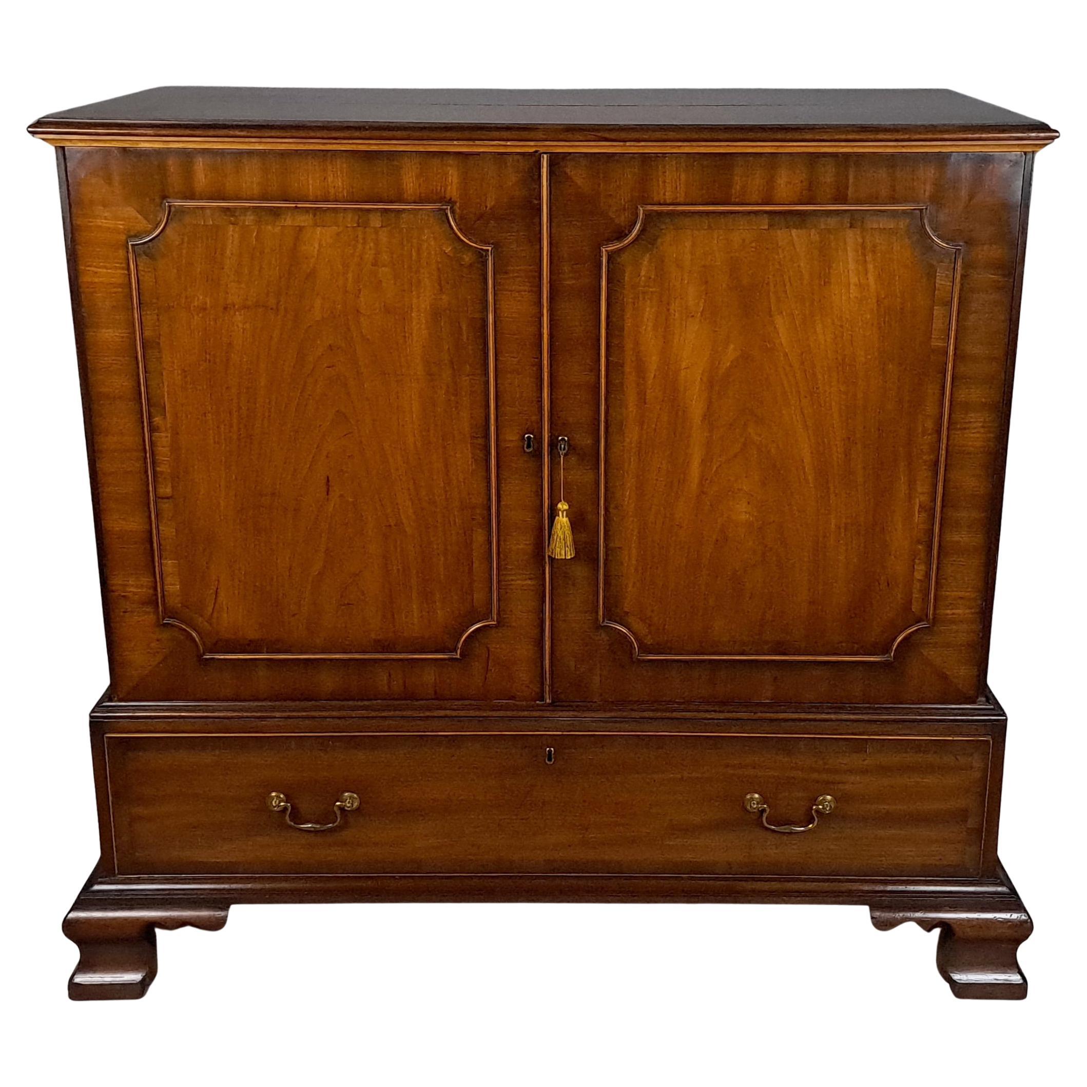 Prensa de lino enana de caoba 'Chippendale' de Jorge III c. 1770 en venta