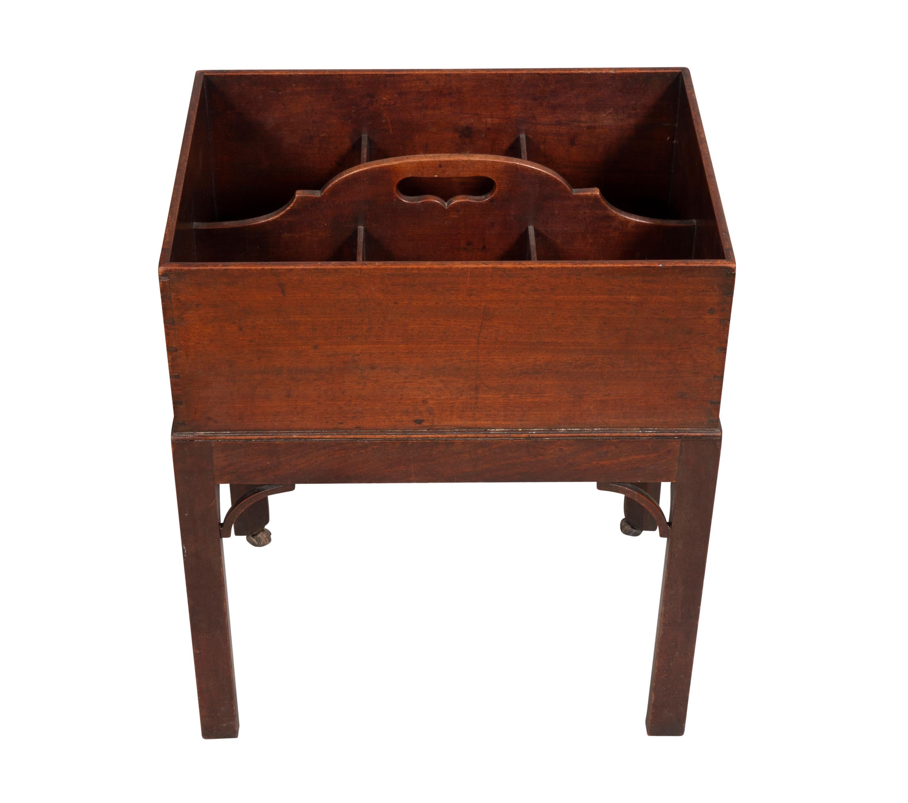 English George III Mahogany Decanter Box For Sale