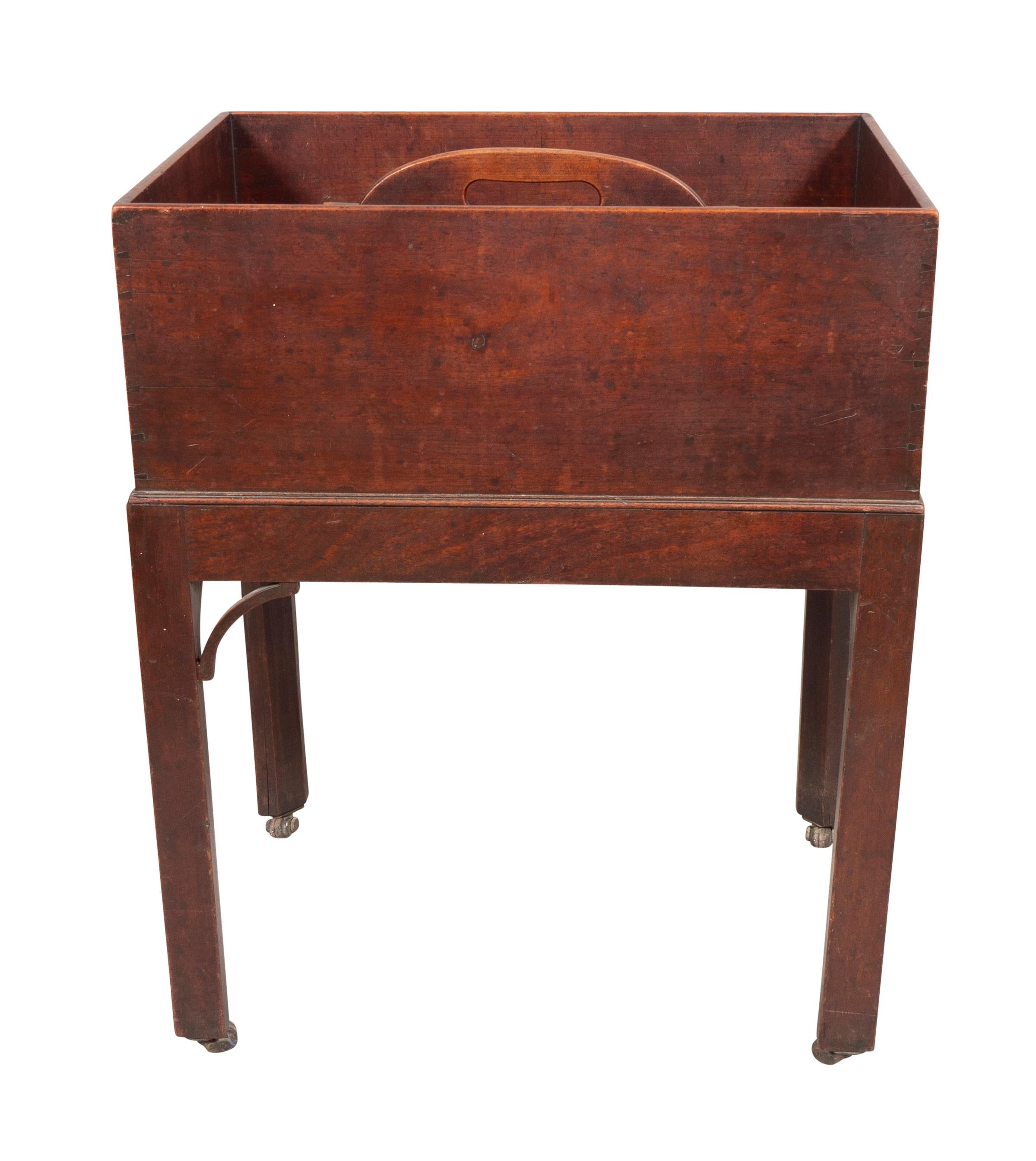 George III Mahogany Decanter Box For Sale 3