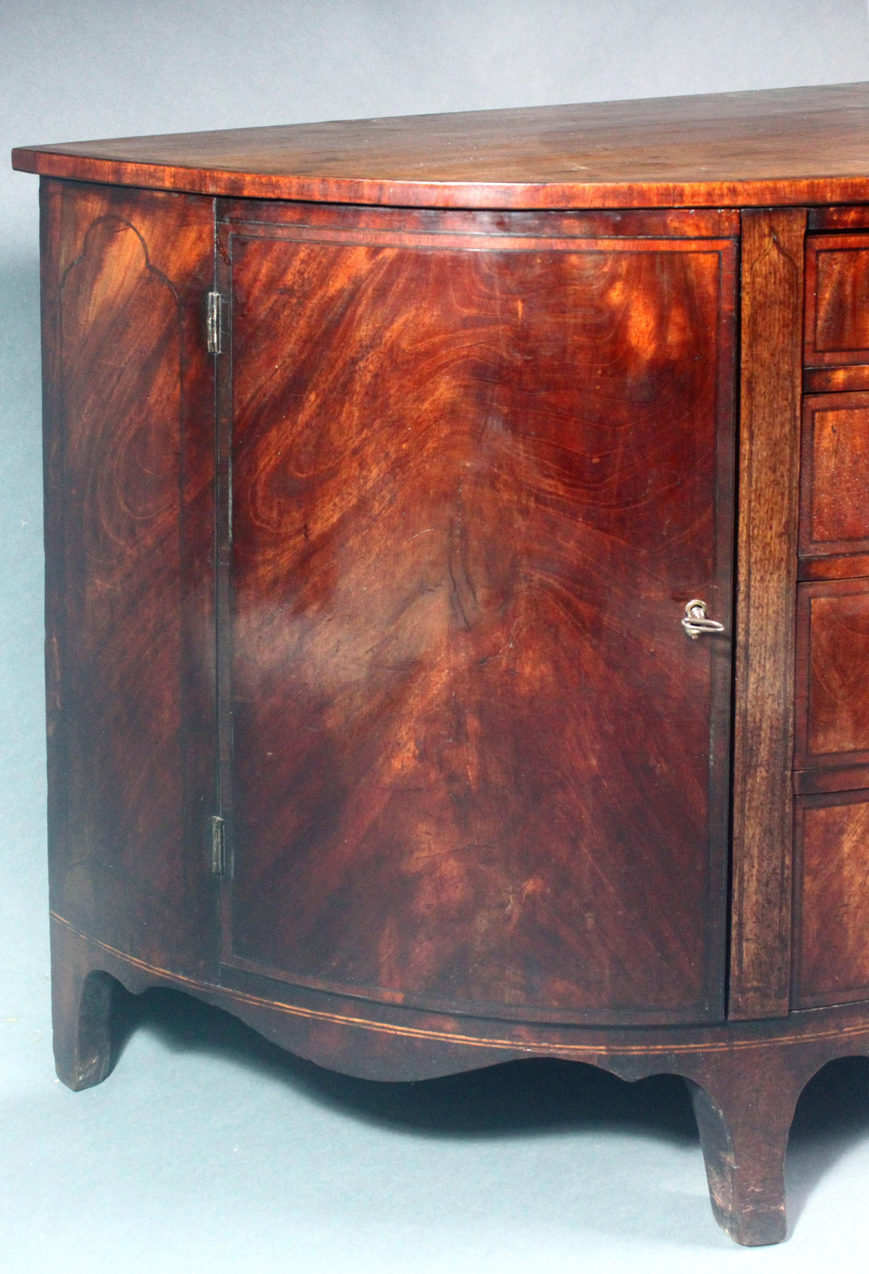 English George III mahogany demi-lune commode For Sale