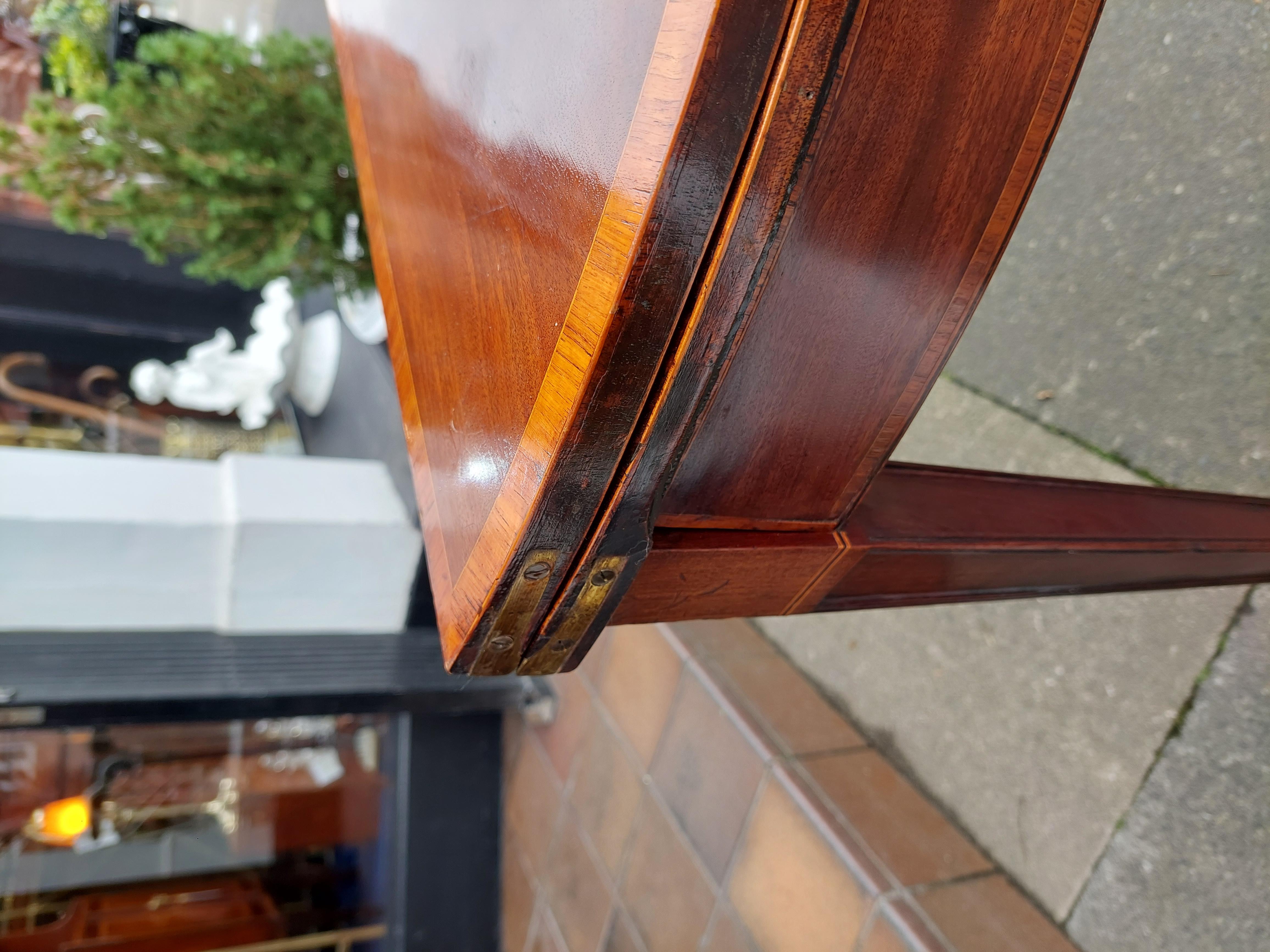 Table à thé Demi-Lune George III en vente 4