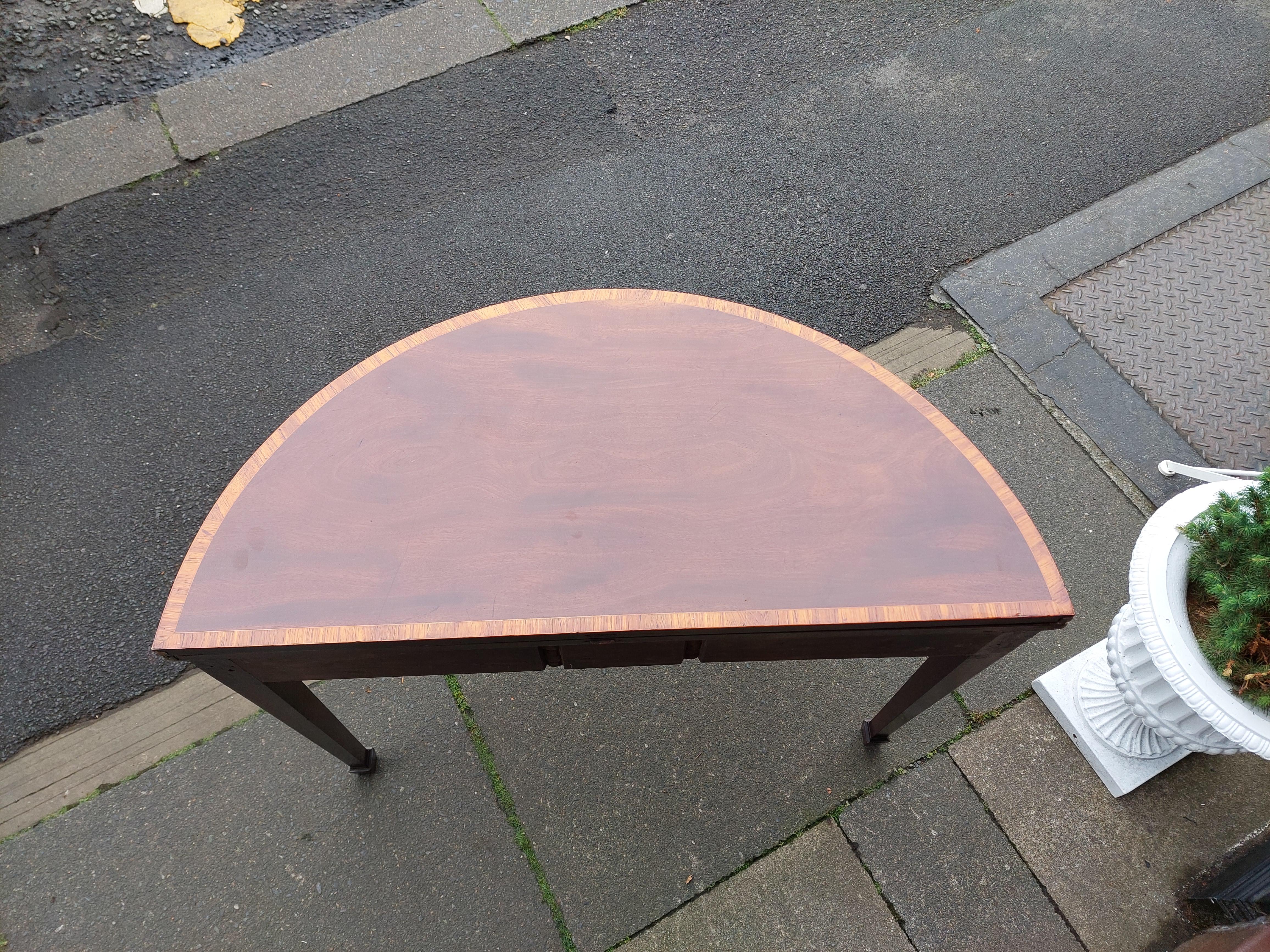Table à thé Demi-Lune George III Bon état - En vente à Altrincham, GB