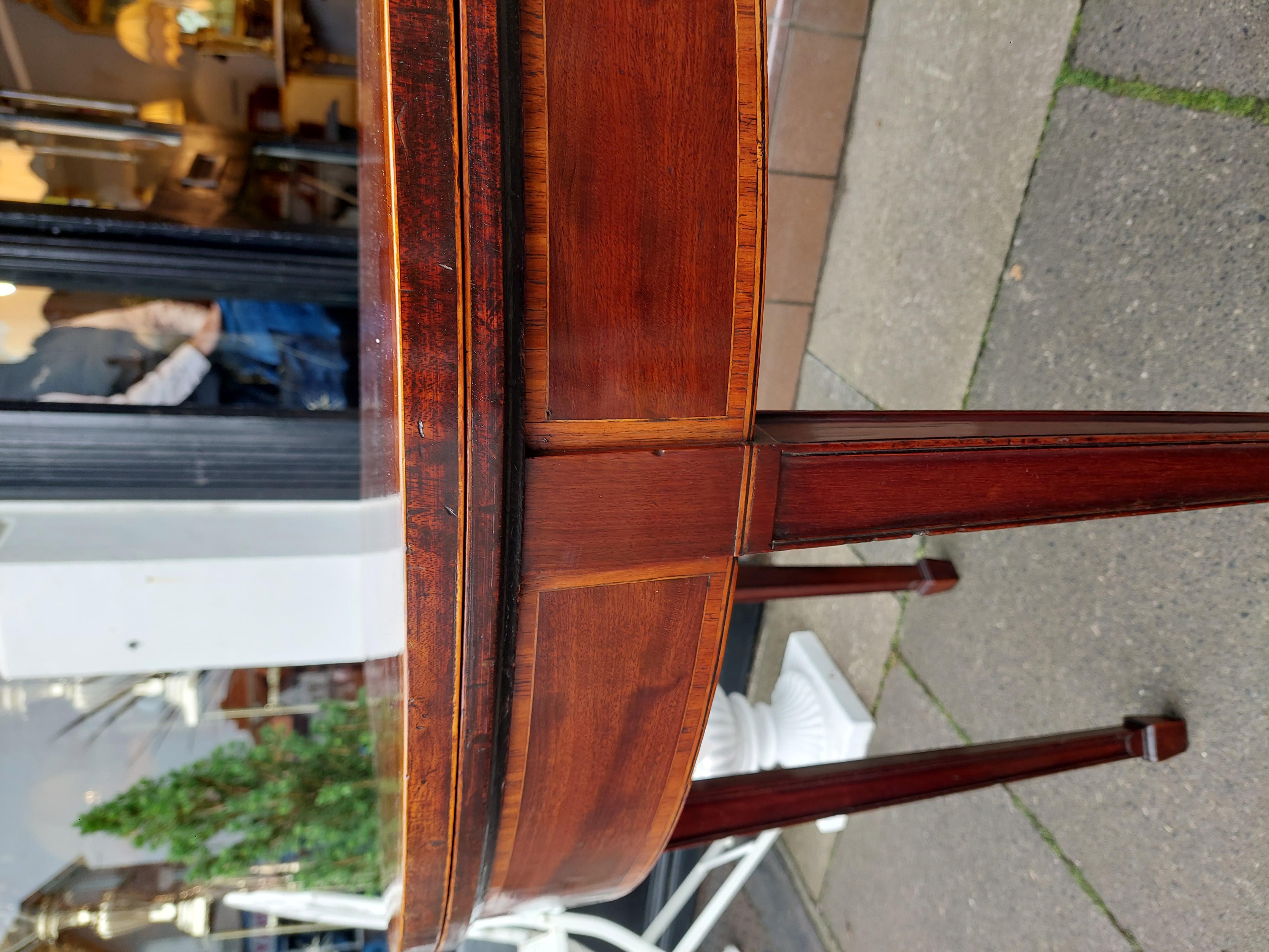 Table à thé Demi-Lune George III en vente 2