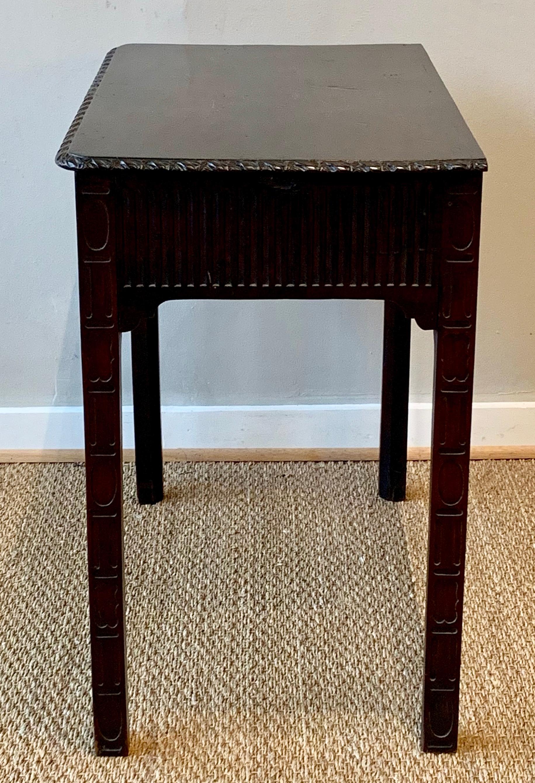 George III Mahogany Diminutive Console Table In Good Condition In Kilmarnock, VA