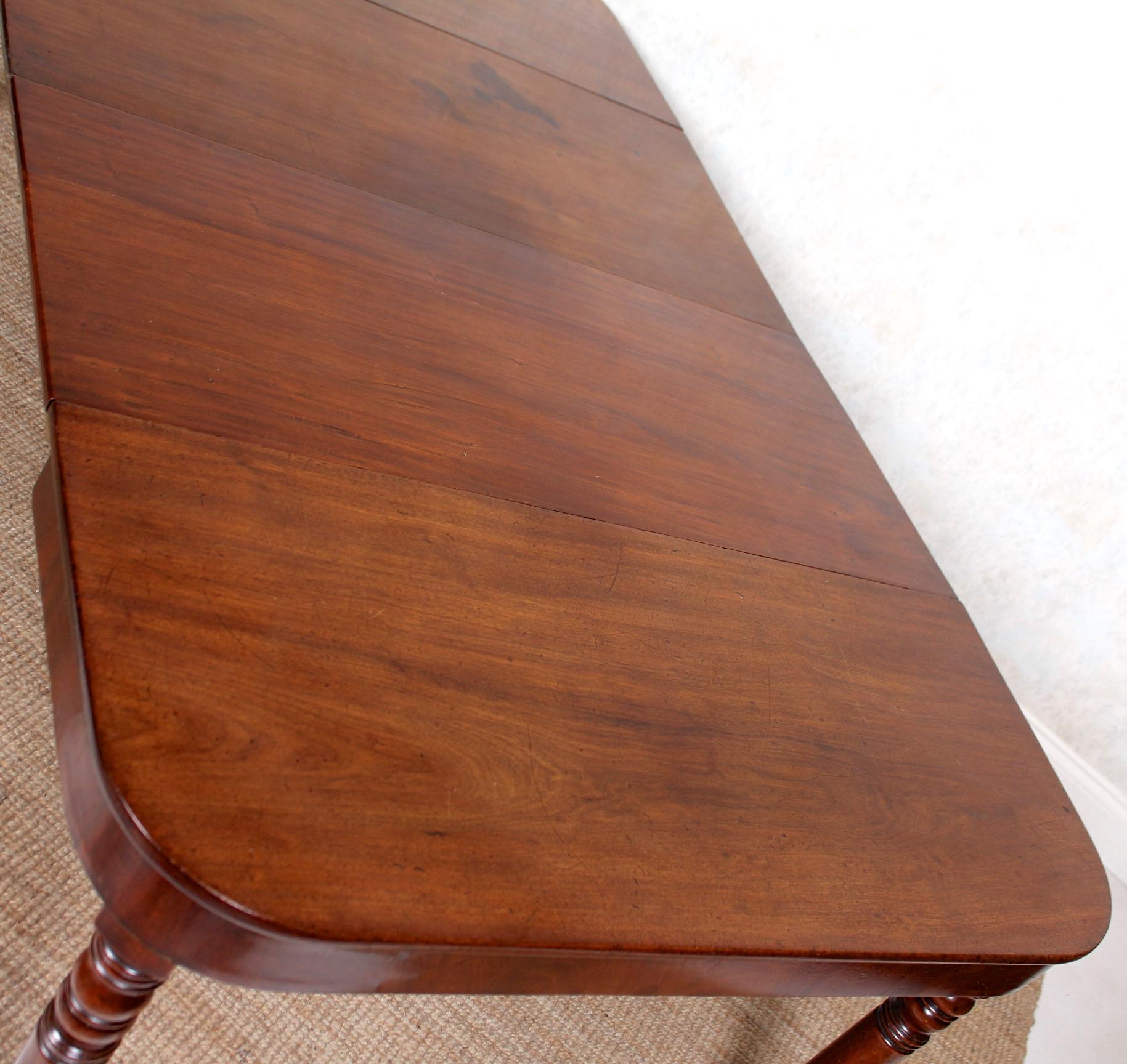 George III Mahogany Dining Table, circa 1790 In Good Condition For Sale In Newcastle upon Tyne, GB
