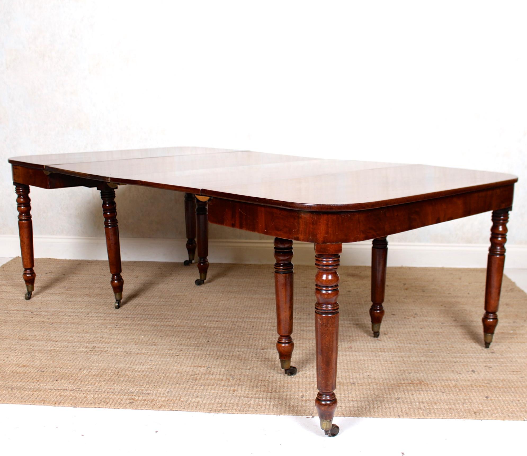 Brass George III Mahogany Dining Table, circa 1790 For Sale