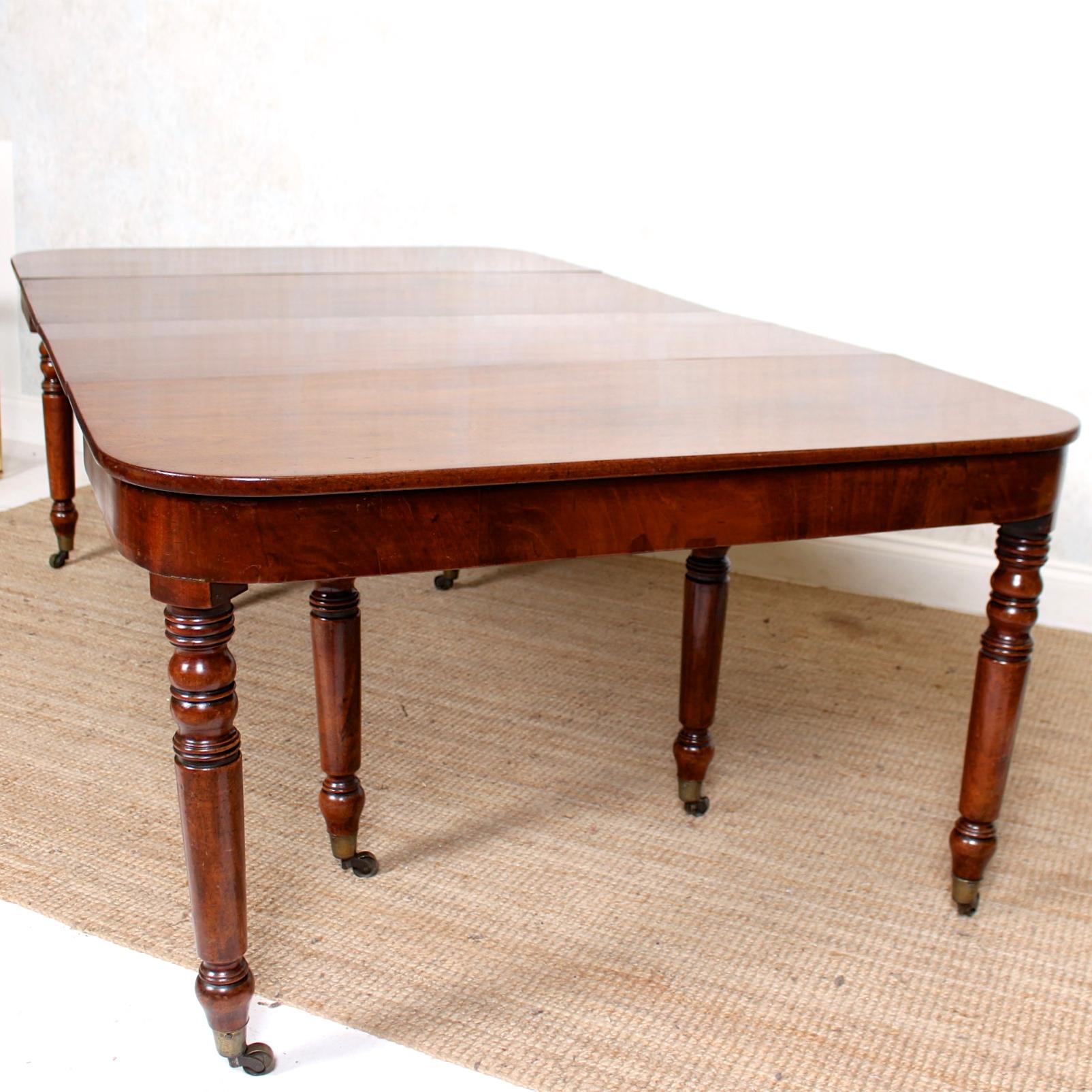 George III Mahogany Dining Table, circa 1790 For Sale 1