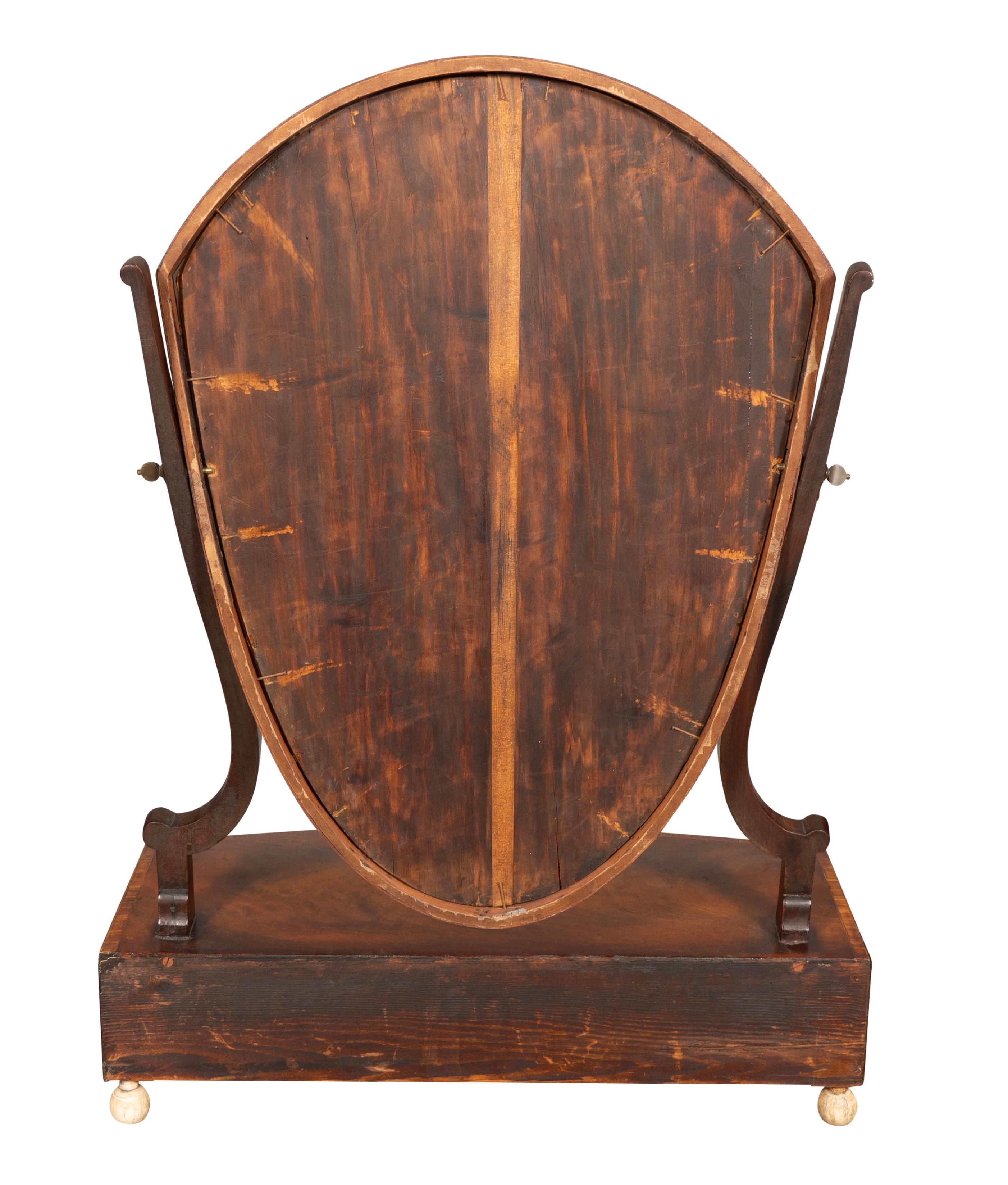 George III Mahogany Dressing Mirror In Good Condition For Sale In Essex, MA