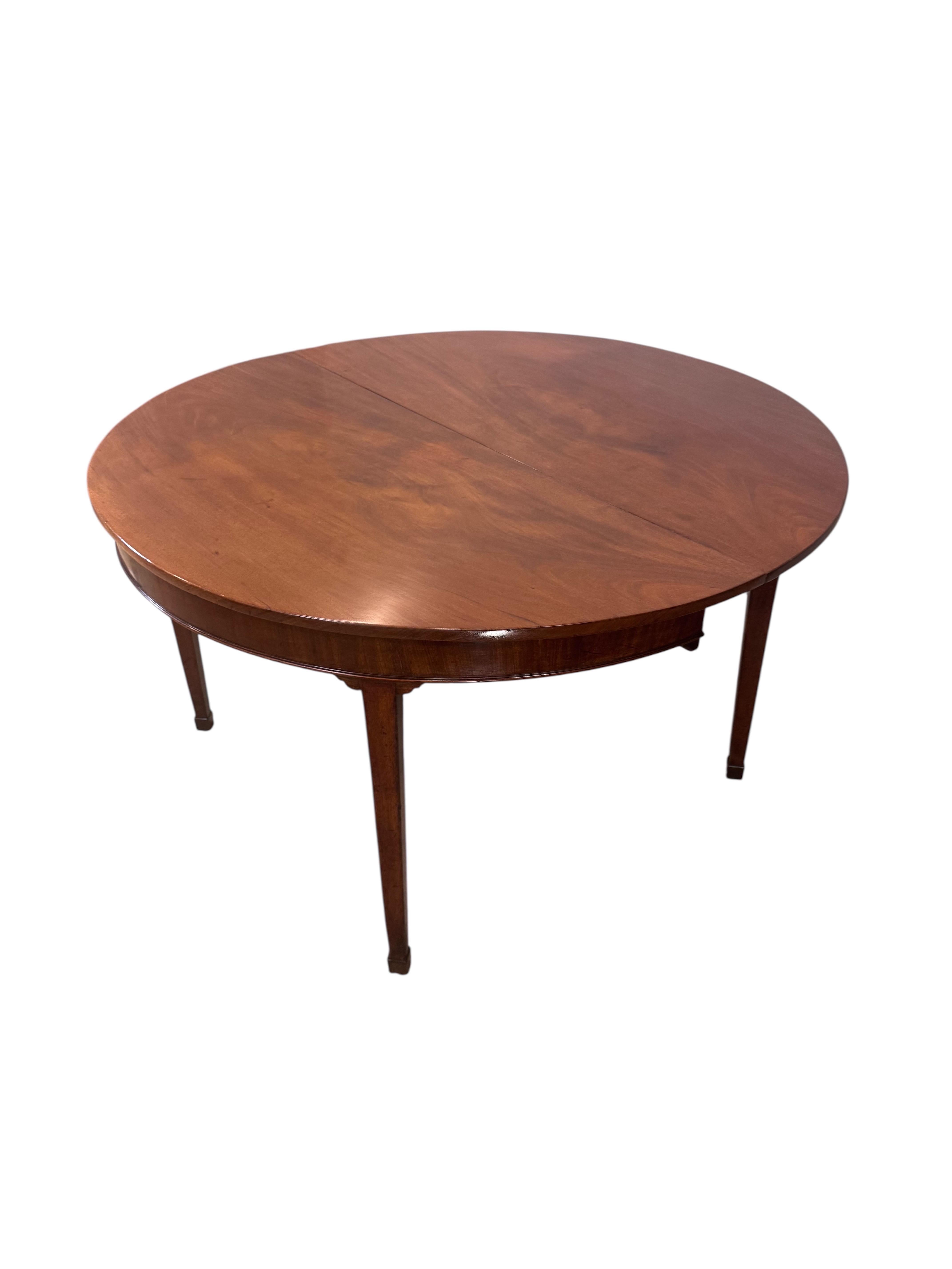George III Mahogany Drop-Leaf Demi-Lune Gate Leg Table in vendita 3