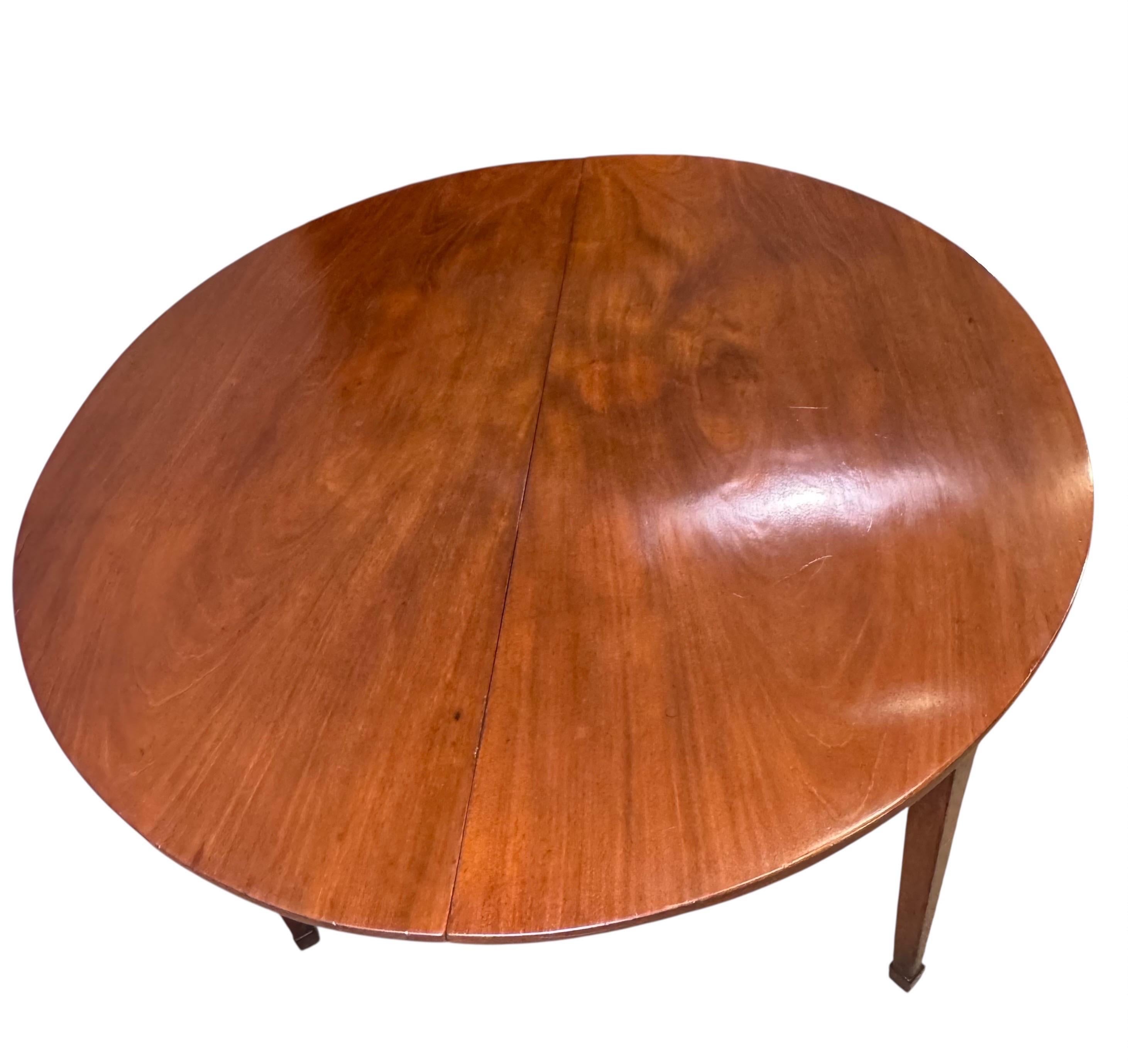 George III Mahogany Drop-Leaf Demi-Lune Gate Leg Table in vendita 11