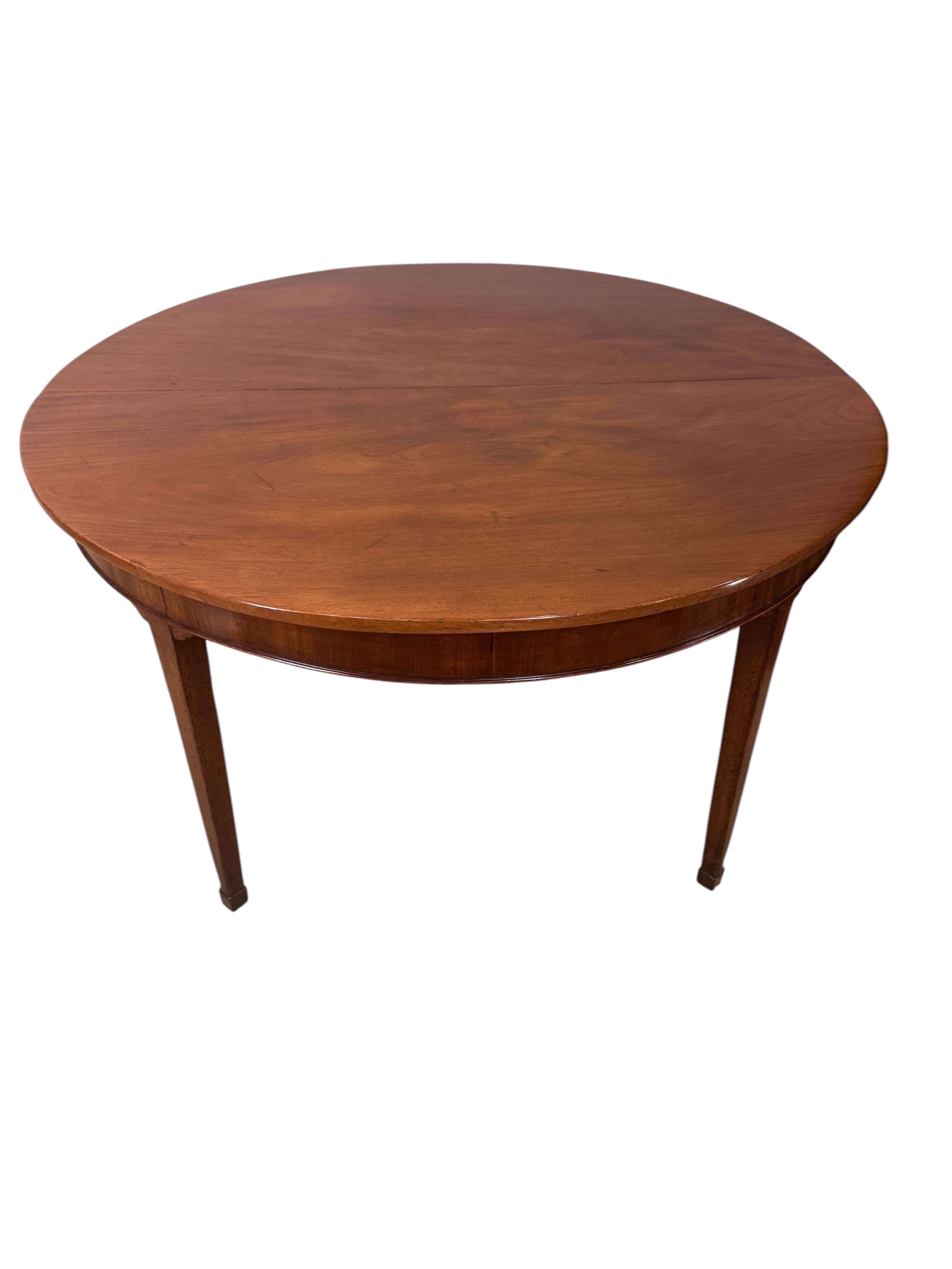George III Mahogany Drop-Leaf Demi-Lune Gate Leg Table In condizioni buone in vendita a Huntington, NY