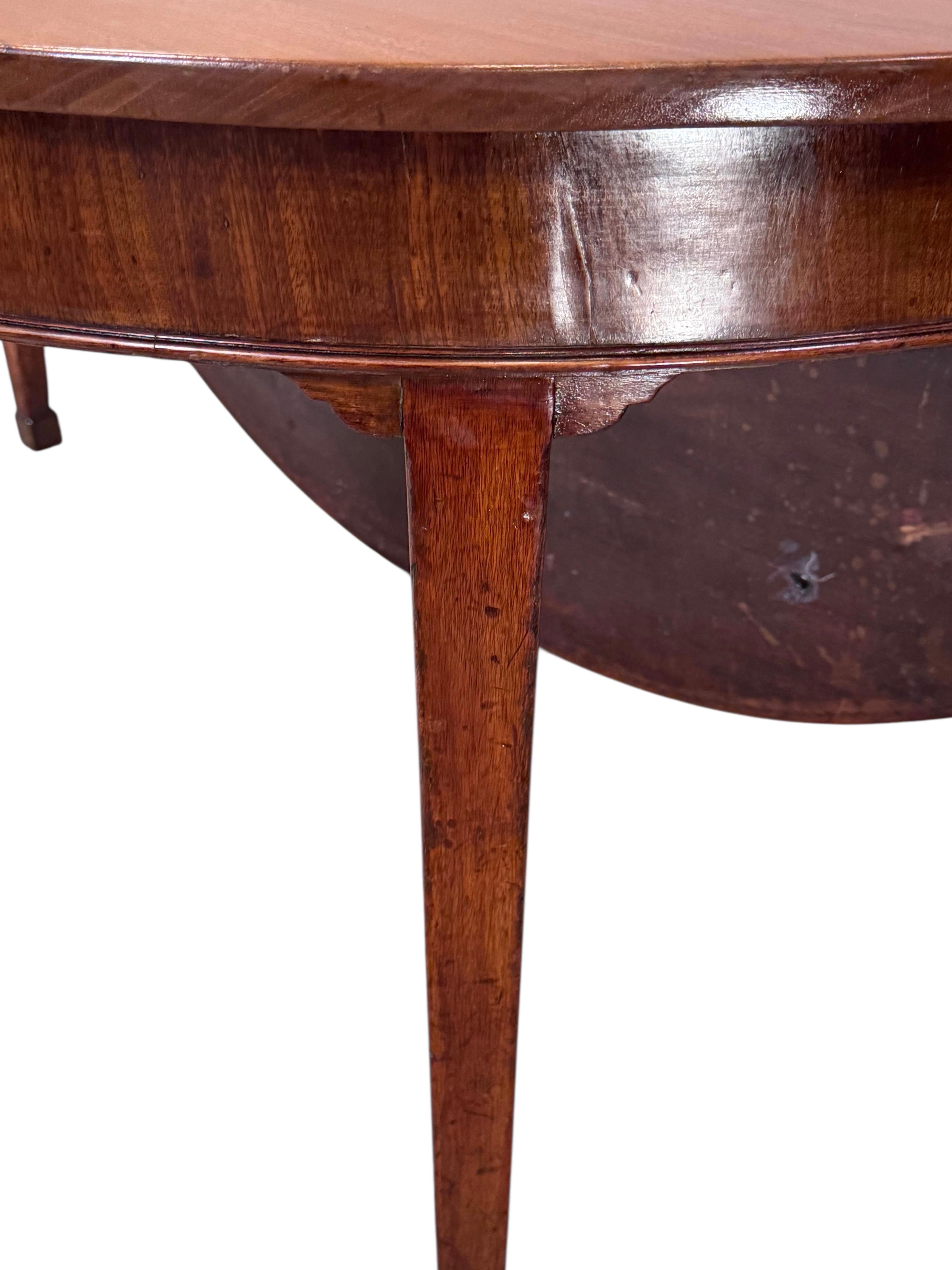 Mogano George III Mahogany Drop-Leaf Demi-Lune Gate Leg Table in vendita