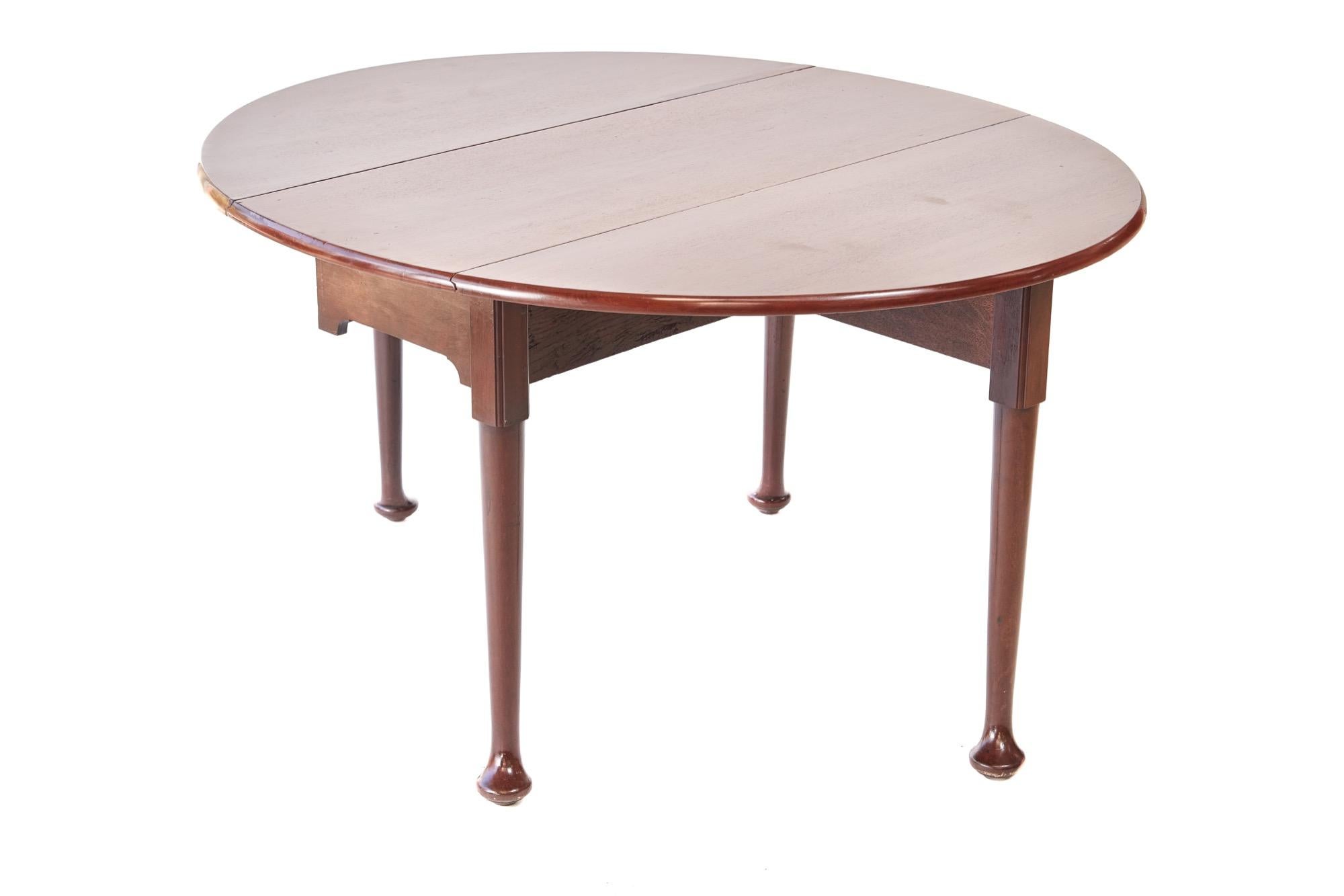 George III mahogany drop-leaf dining table, having a lovely quality solid mahogany top with two drop leaves, supported by turned legs with pad feet
Lovely color and condition
Closed 45