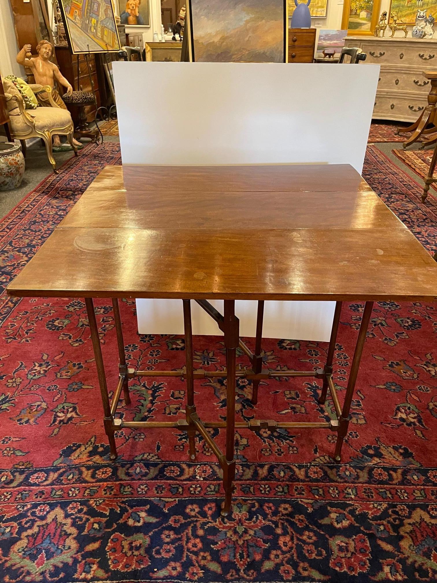 George III Mahogany Dropleaf Spider Leg Table, Late 18th Century 8