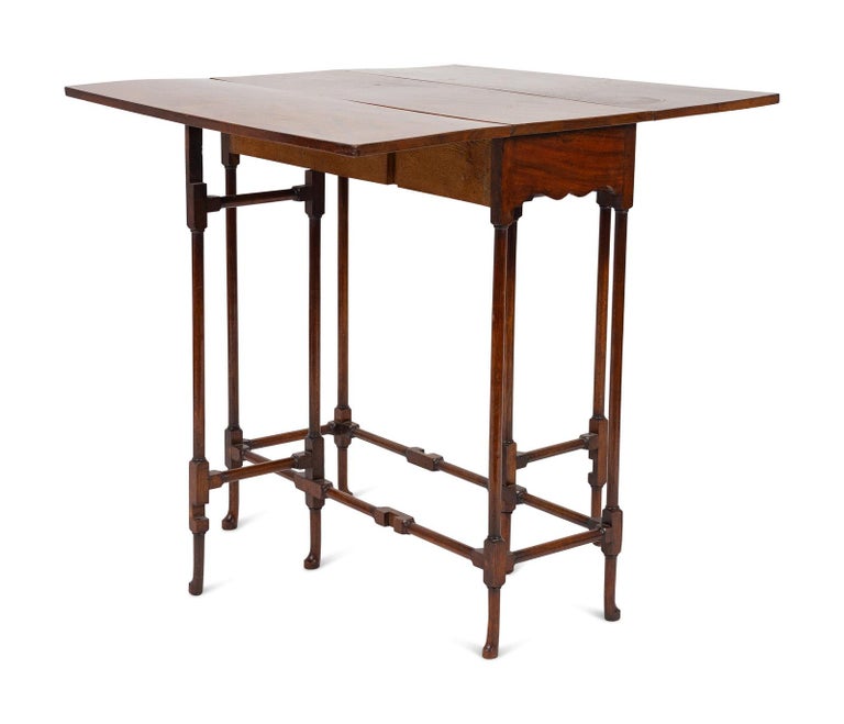 George III Mahogany Dropleaf Spider Leg Table, Late 18th Century In Good Condition For Sale In Savannah, GA