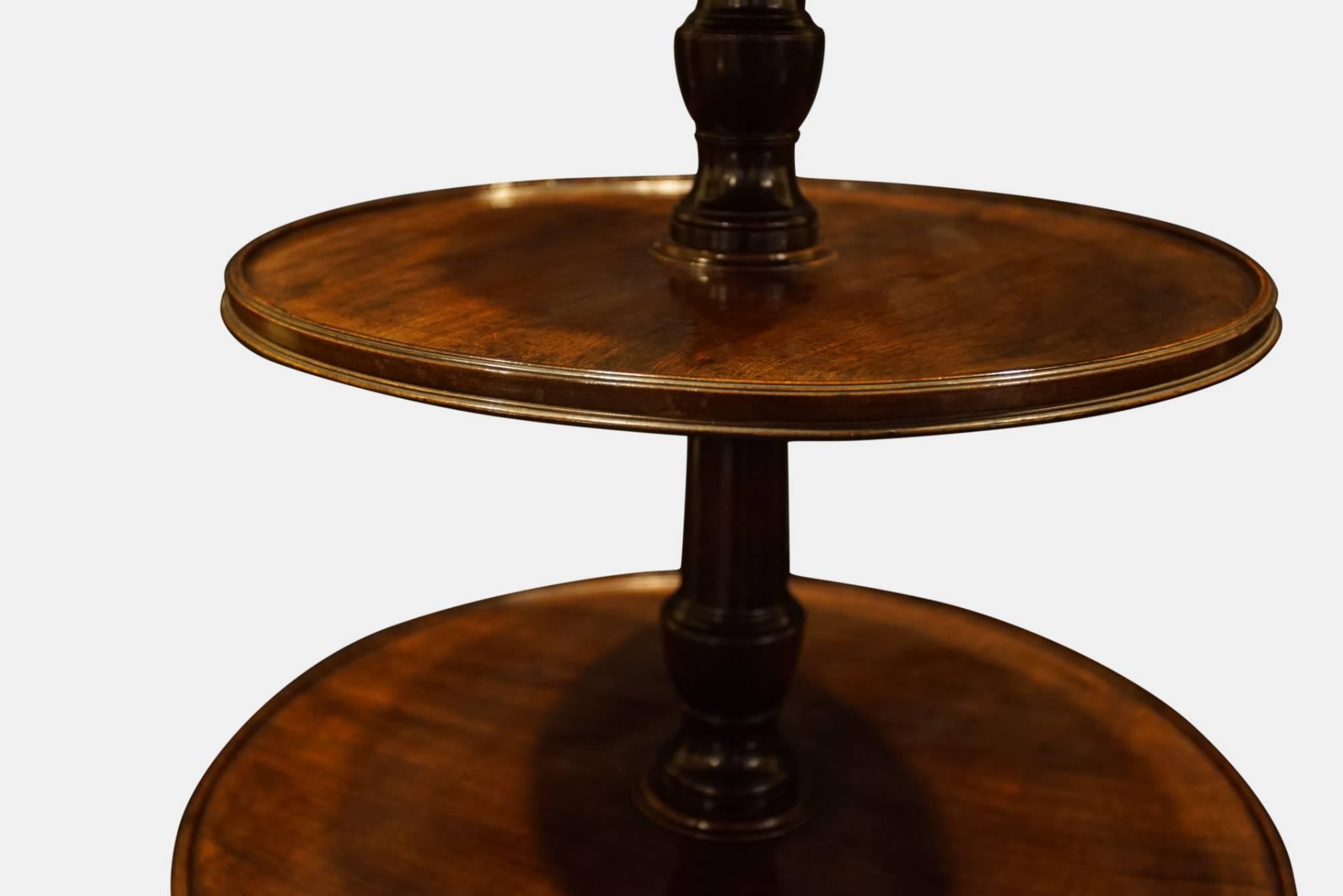 George III Mahogany Dumb Waiter In Excellent Condition For Sale In Salisbury, GB