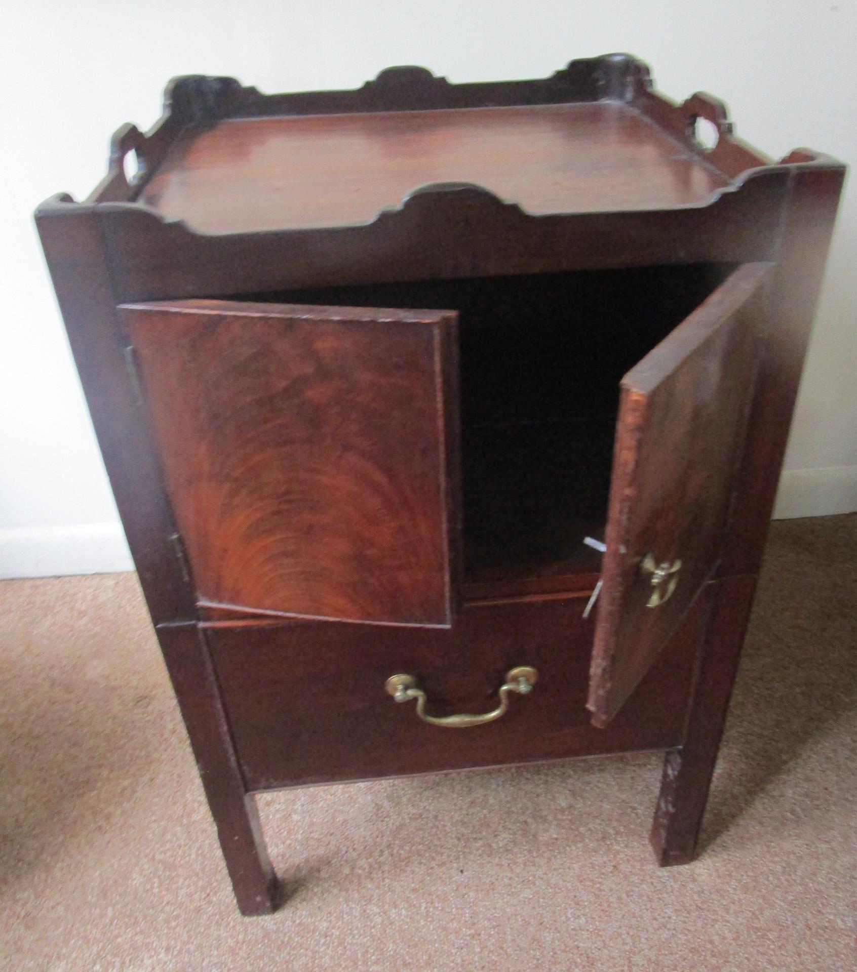 Late 18th Century George III Mahogany English Bedside Table Commode For Sale