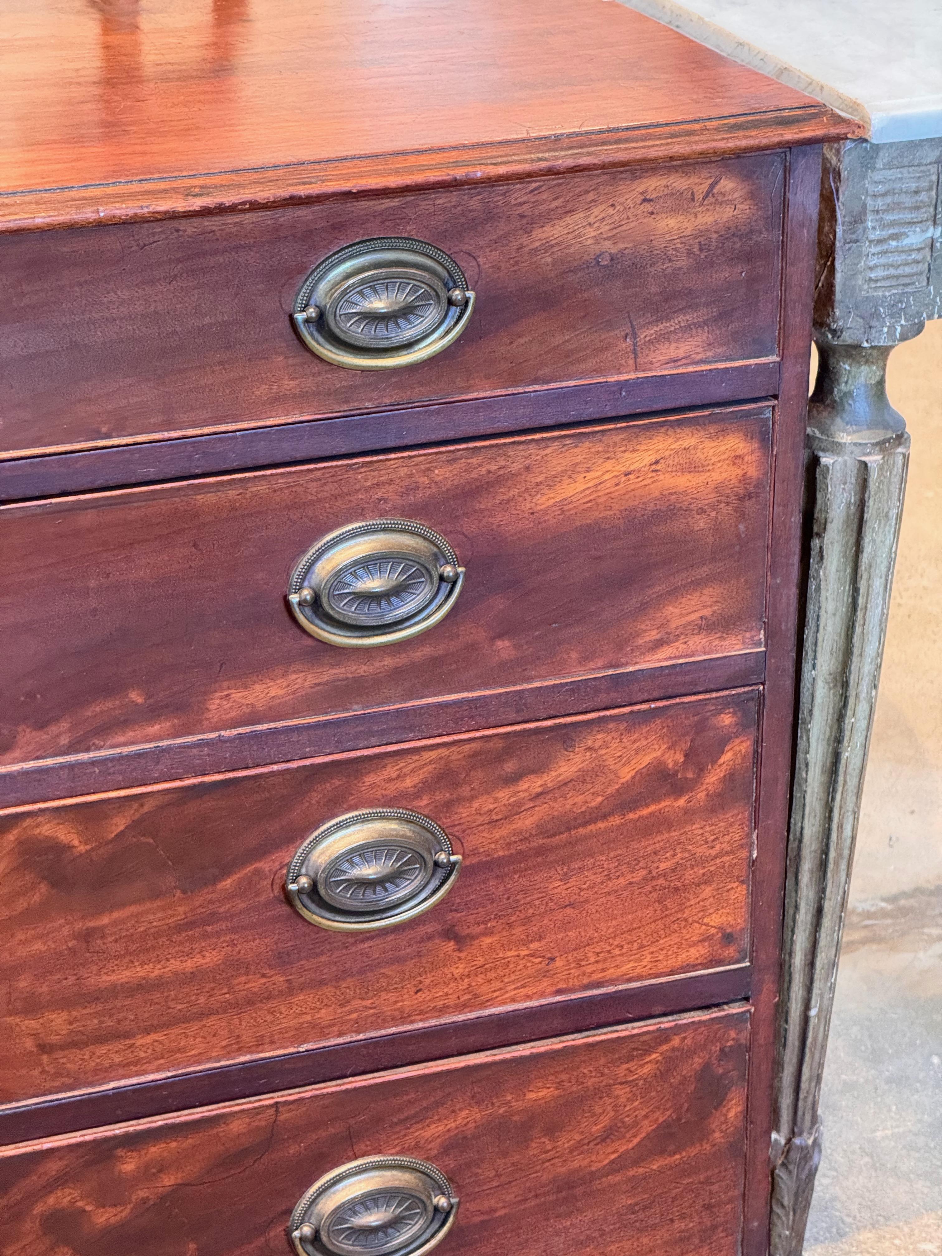George III Mahogany English Chest siglo XIX en venta