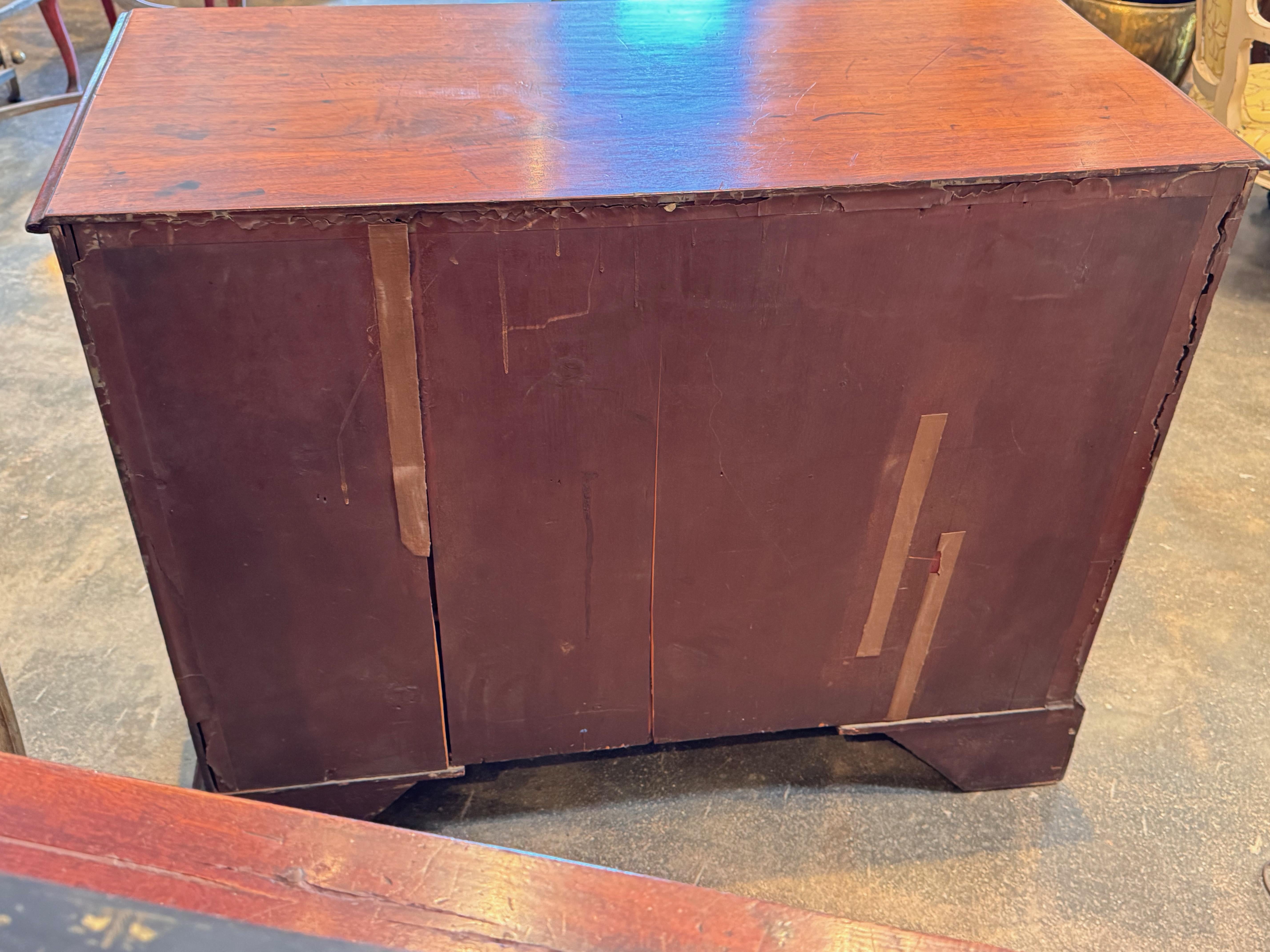 George III Mahogany English Chest en venta 3