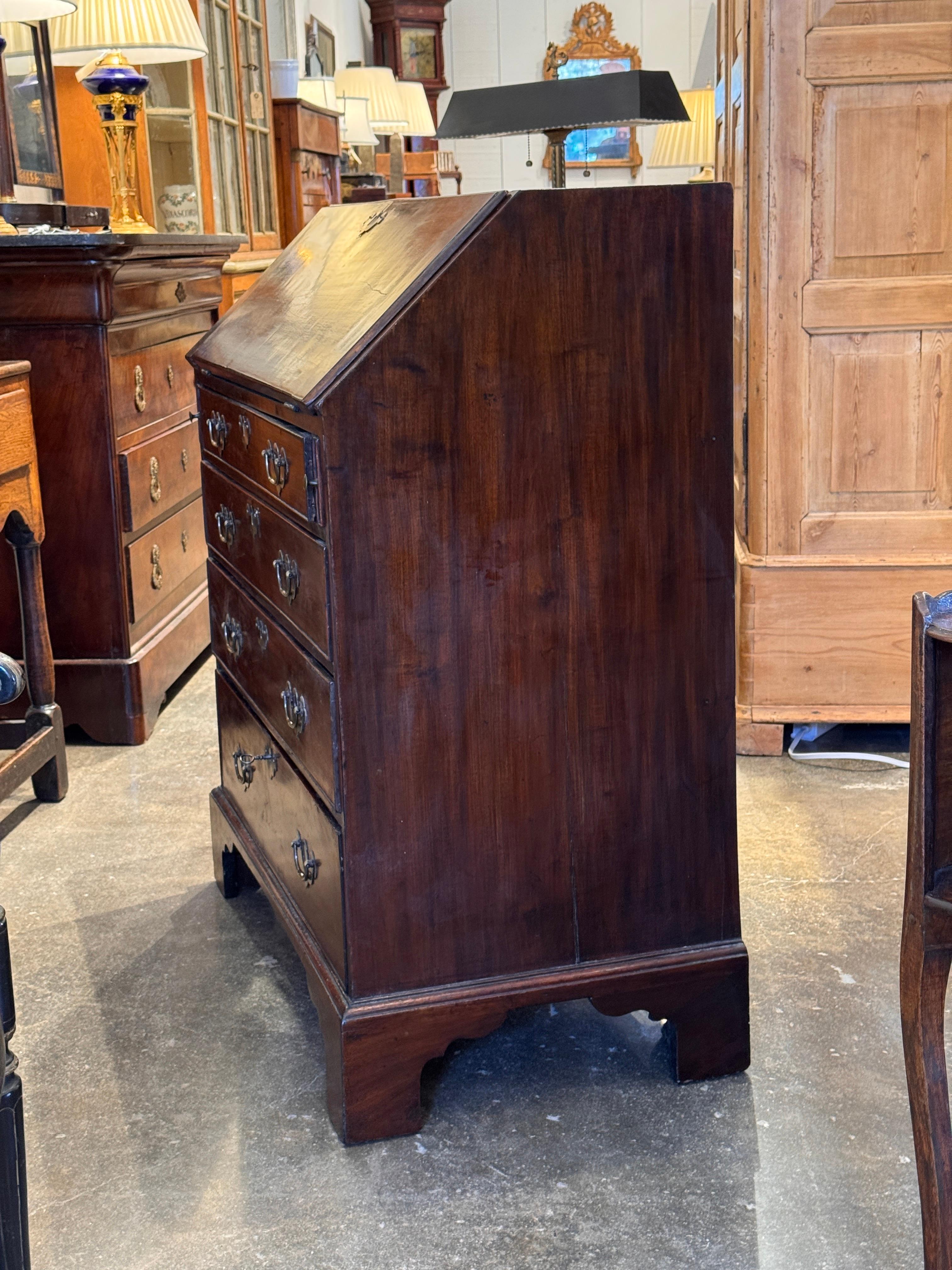 Scrivania in mogano George III Fall-Front in vendita 4