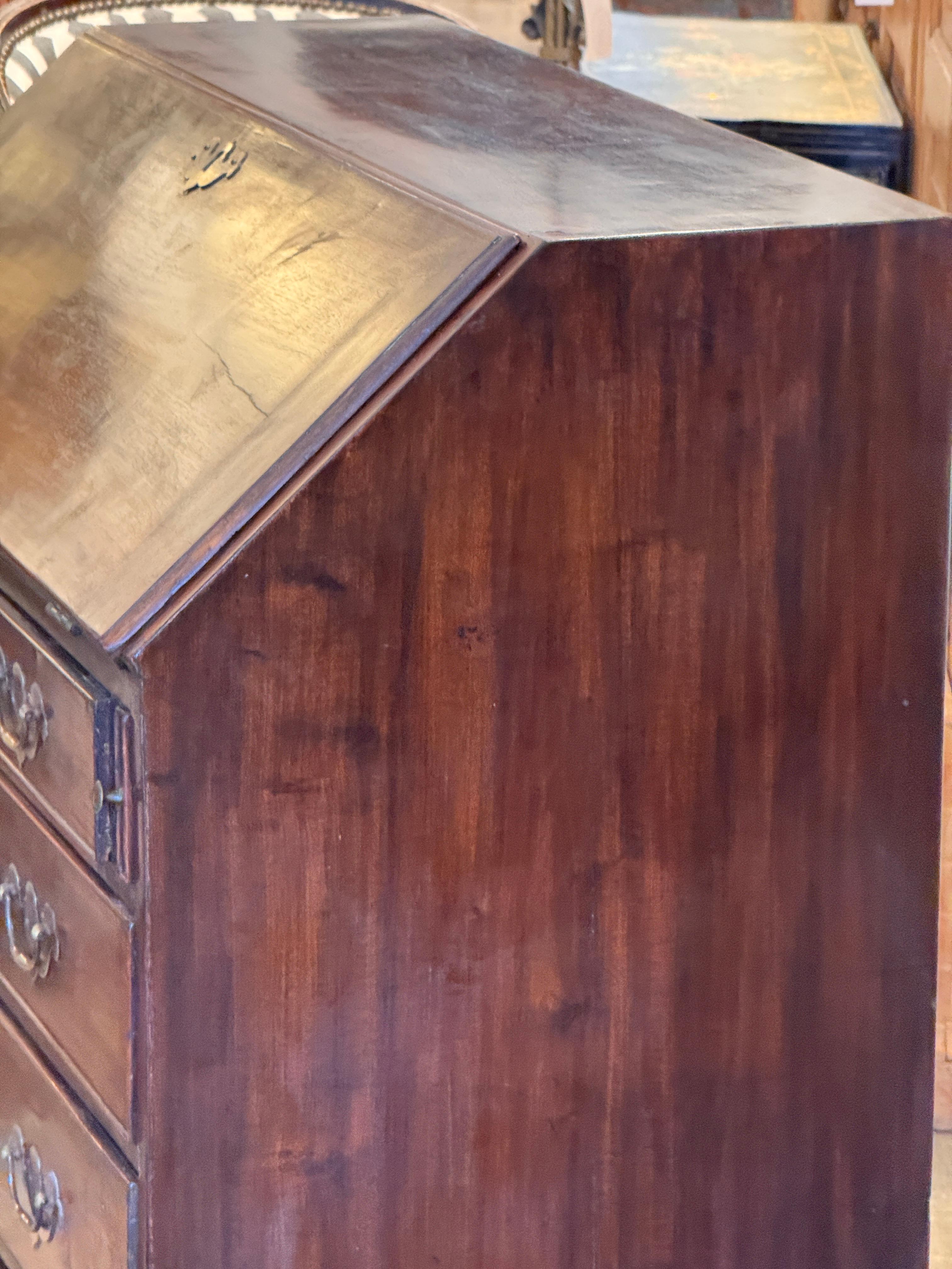 Scrivania in mogano George III Fall-Front in vendita 5