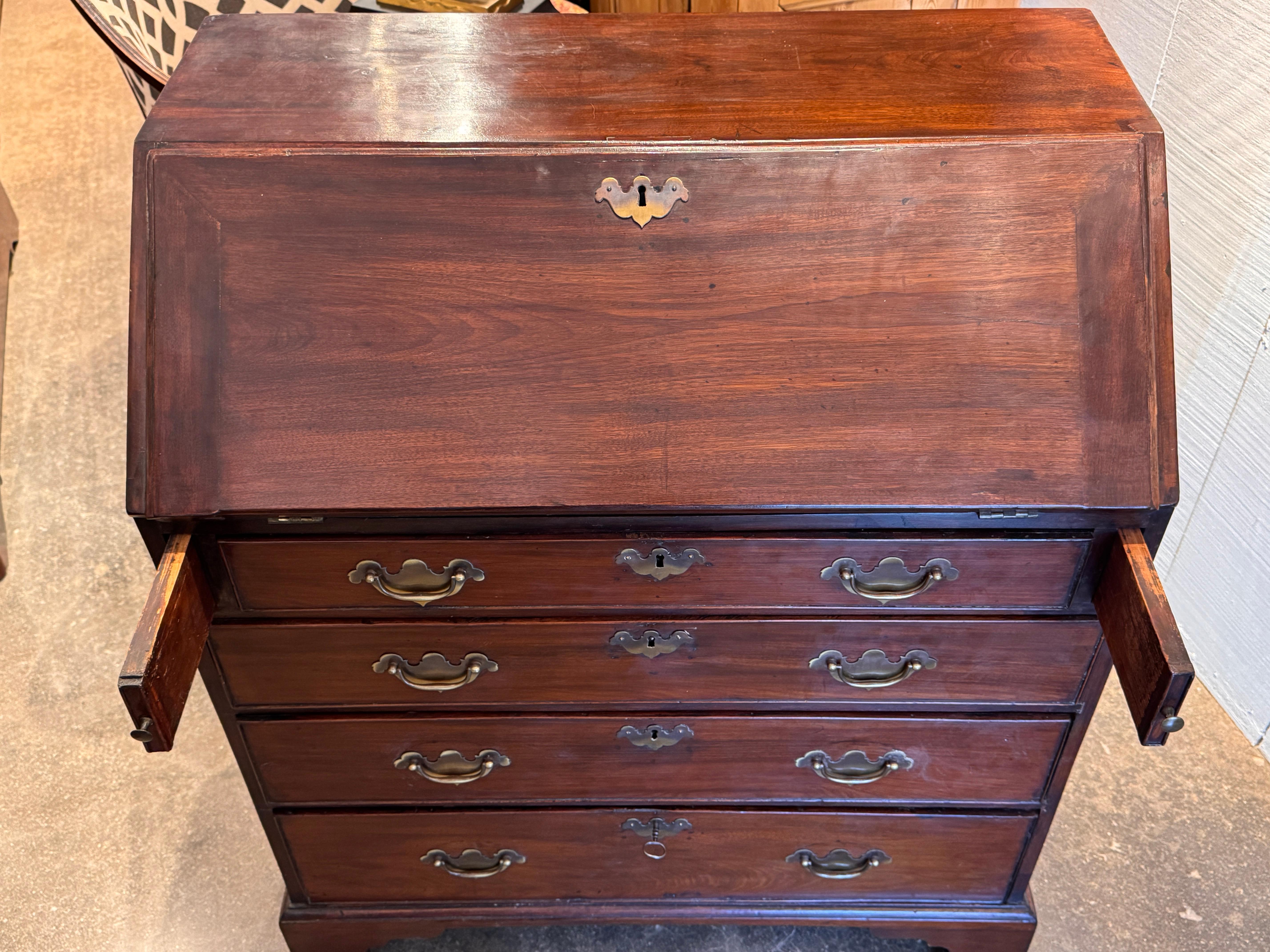 XIX secolo Scrivania in mogano George III Fall-Front in vendita